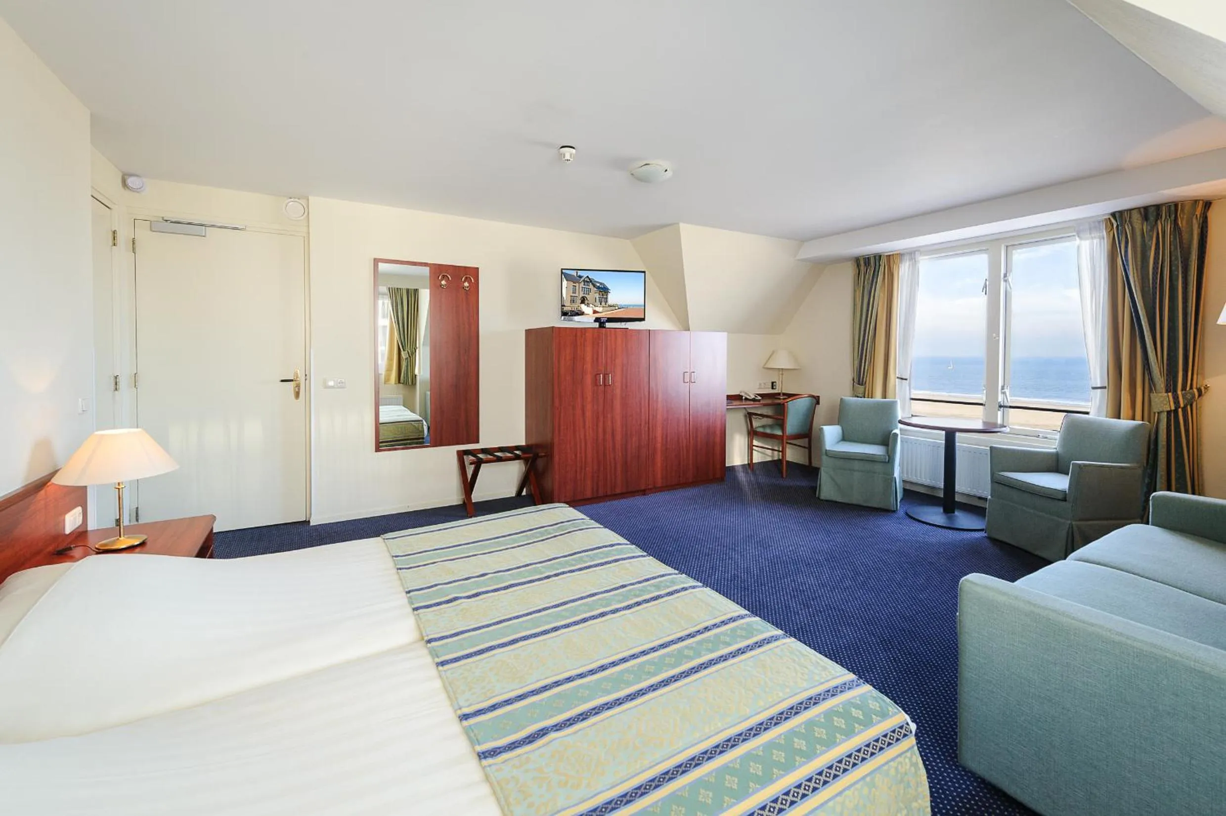 TV and multimedia, Bed in Boulevard Hotel Scheveningen