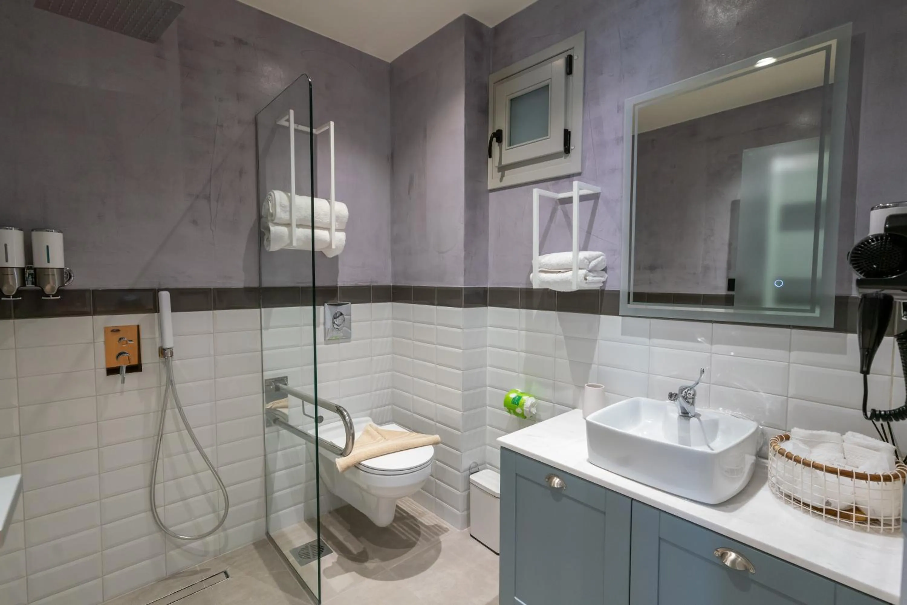 Shower in Kraka Apartments