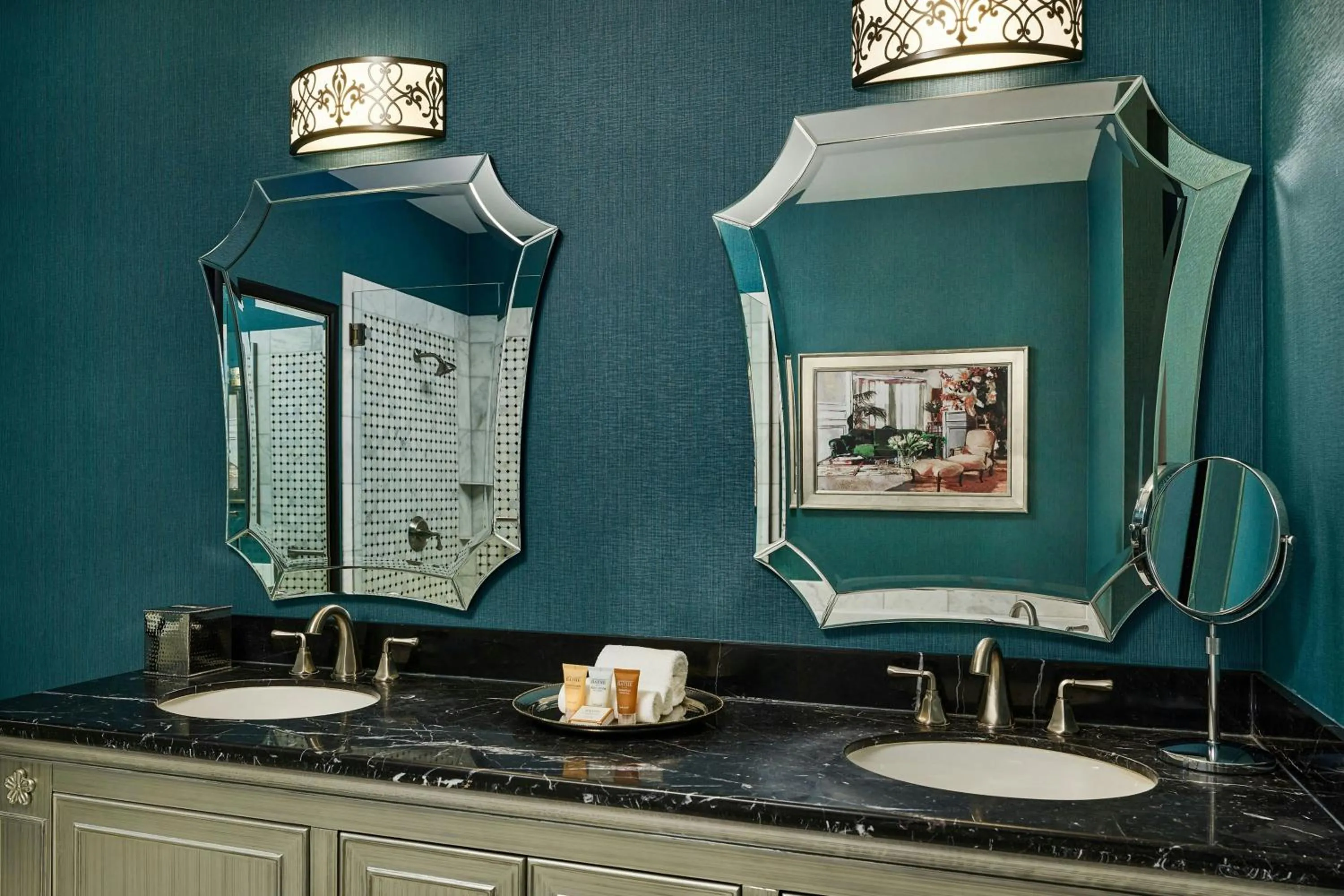 Bathroom in Woolley's Classic Suites