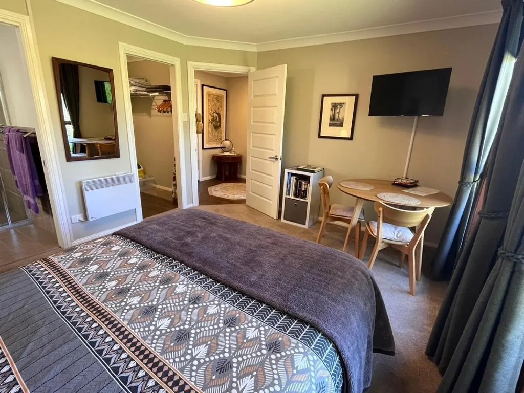 TV and multimedia, Bed in The Red Letterbox