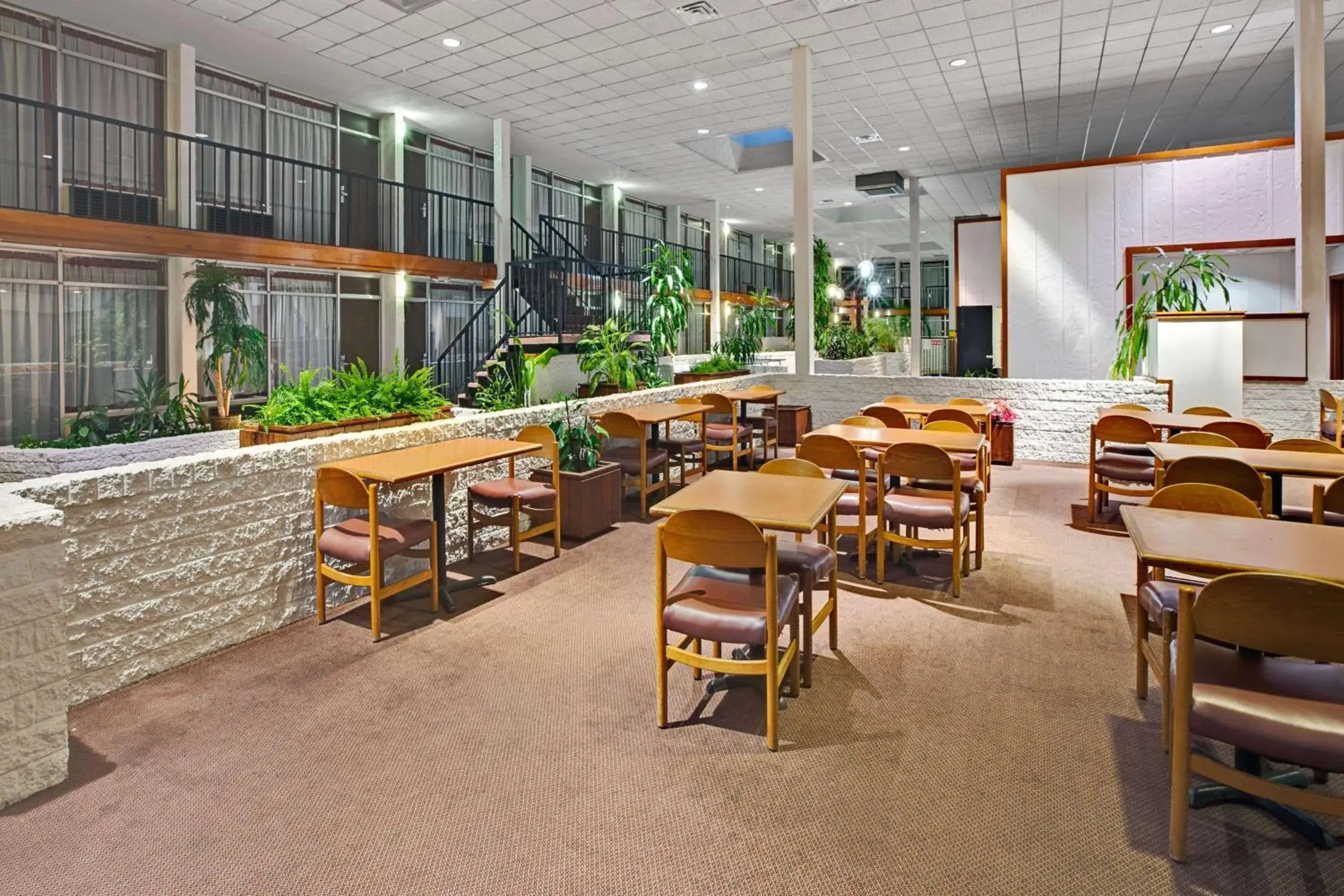 Lobby or reception, Restaurant/Places to Eat in Super 8 by Wyndham Norman