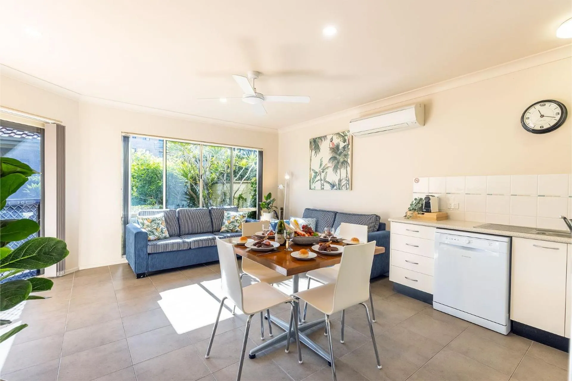 Dining area in Martys 7 2 Intrepid Cl - pool , air con , Wi-Fi and linen