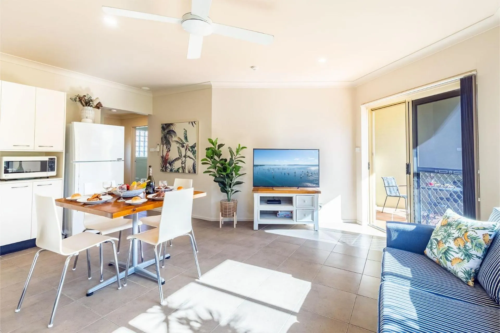 Living room in Martys 7 2 Intrepid Cl - pool , air con , Wi-Fi and linen