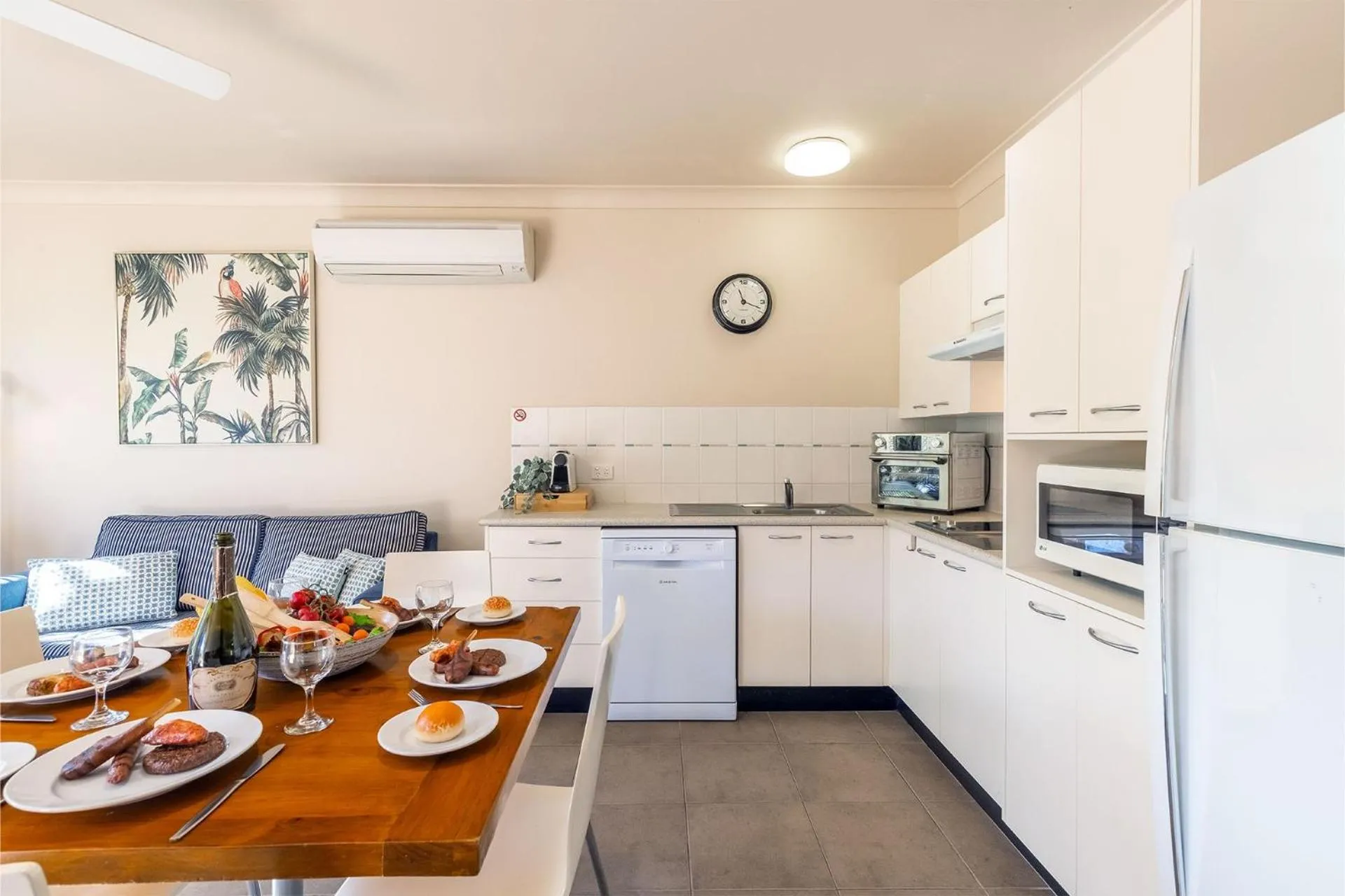 Kitchen or kitchenette in Martys 7 2 Intrepid Cl - pool , air con , Wi-Fi and linen