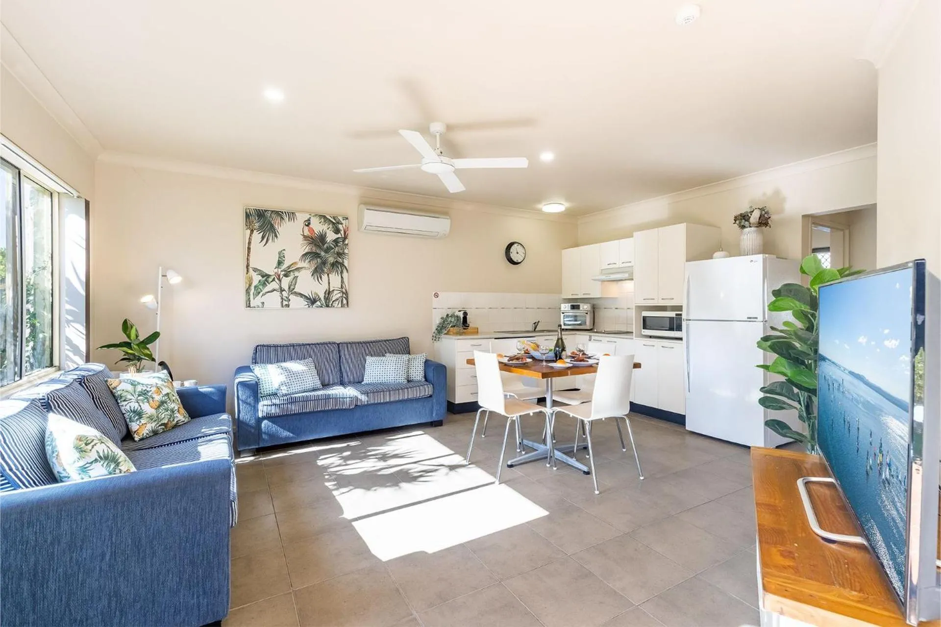 Living room in Martys 7 2 Intrepid Cl - pool , air con , Wi-Fi and linen