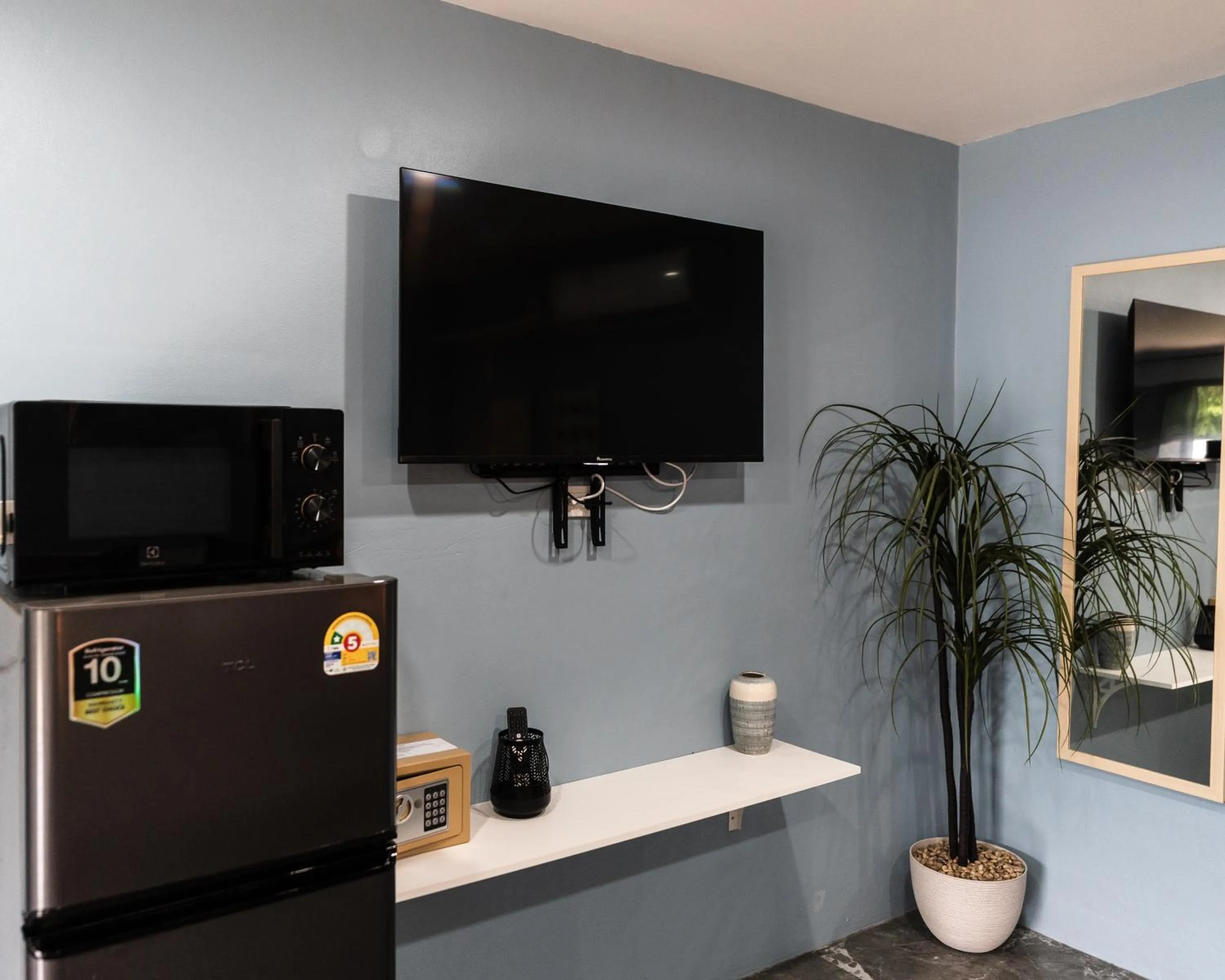 TV and multimedia in Apollo Hotel Chalong