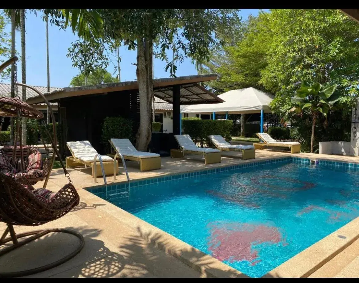 Standard Queen Room in Apollo Hotel Chalong Standard Queen Room in Apollo Hotel Chalong