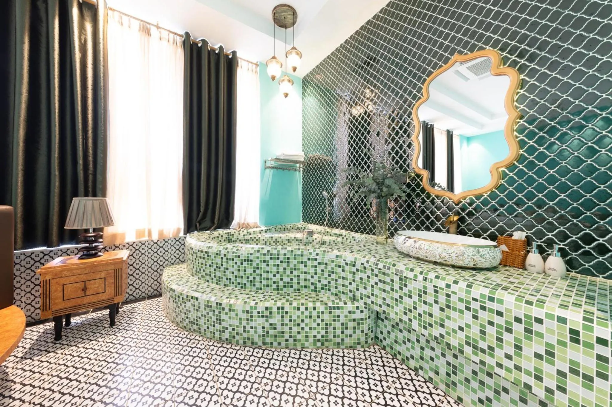 Hot Tub in Secret Garden Hotel