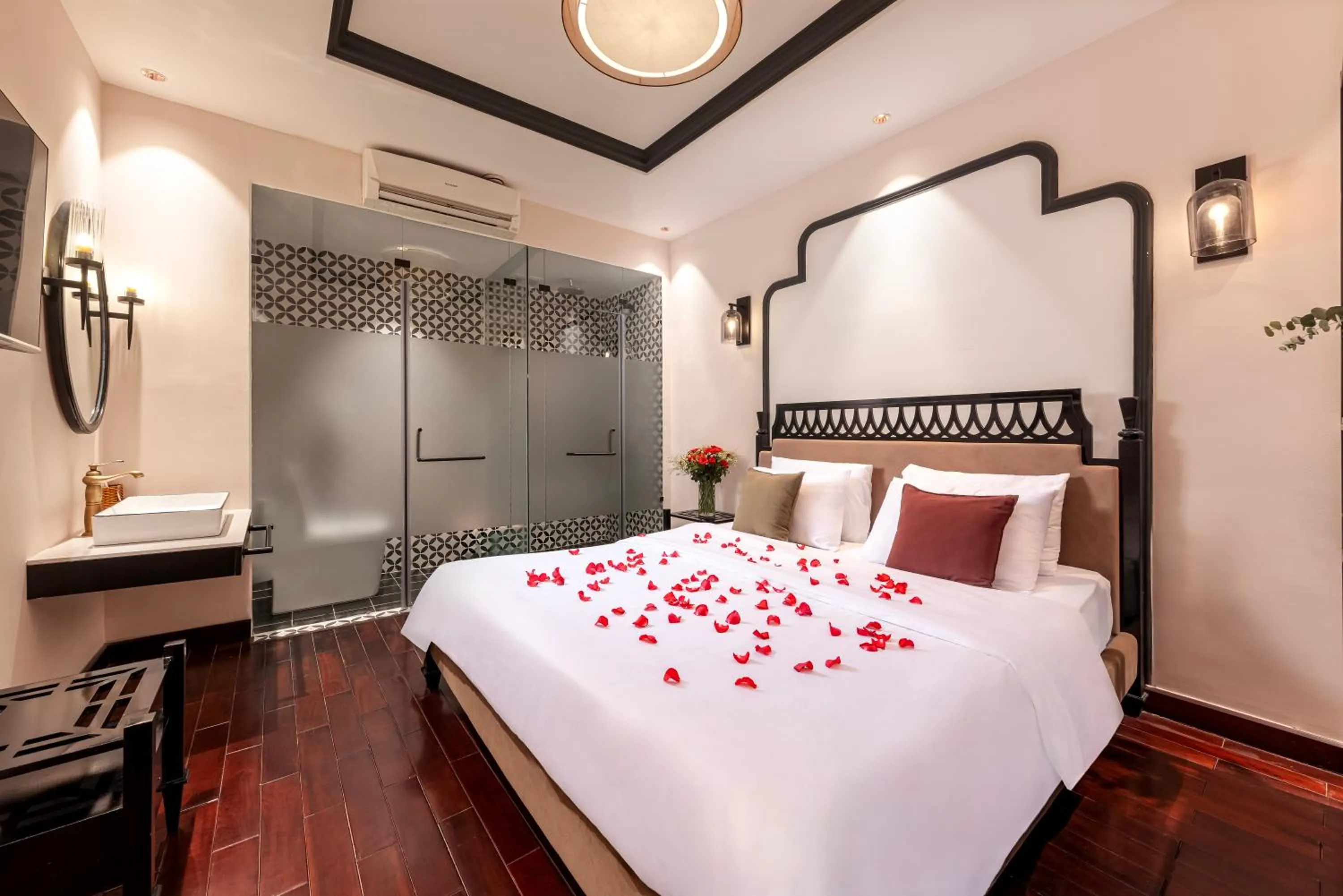 Bed in Secret Garden Hotel