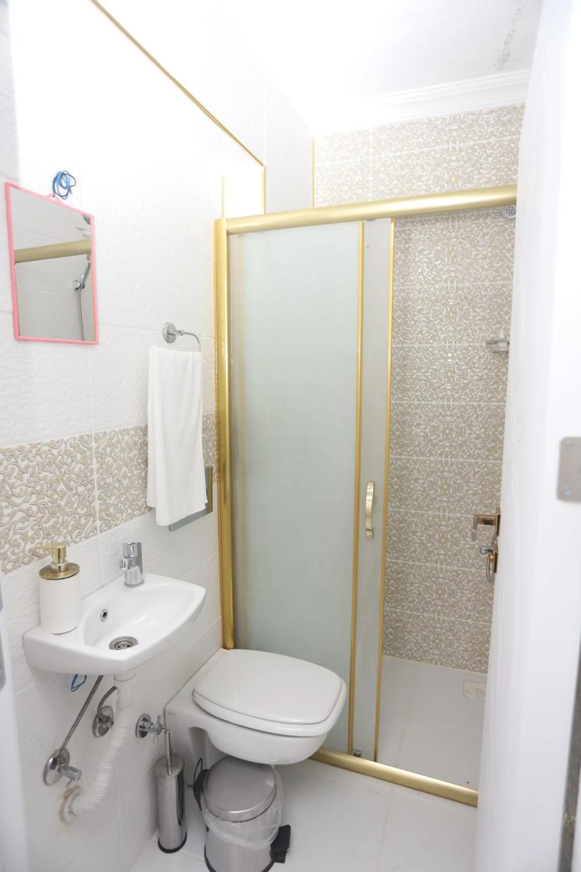 Shower in Altınkum Otel Karasu