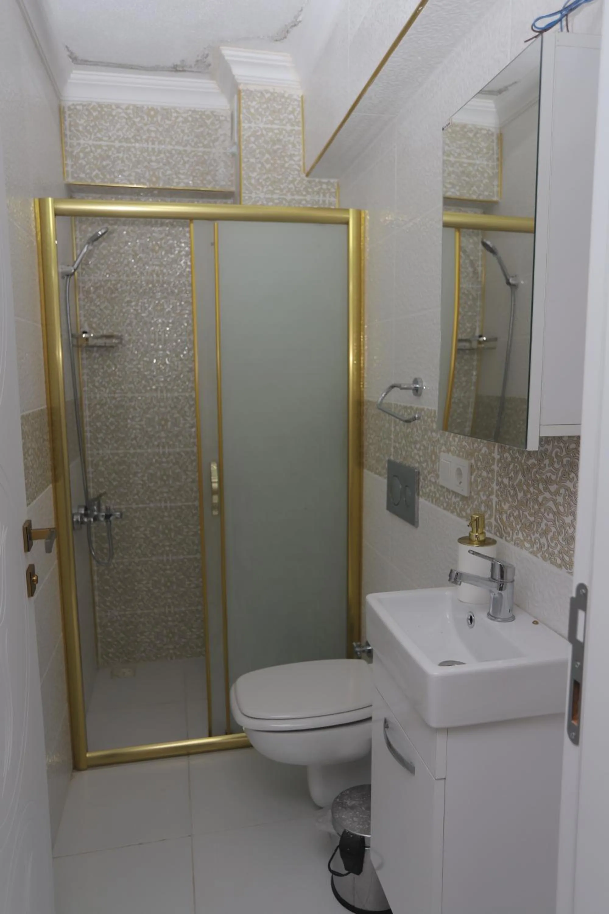 Shower in Altınkum Otel Karasu