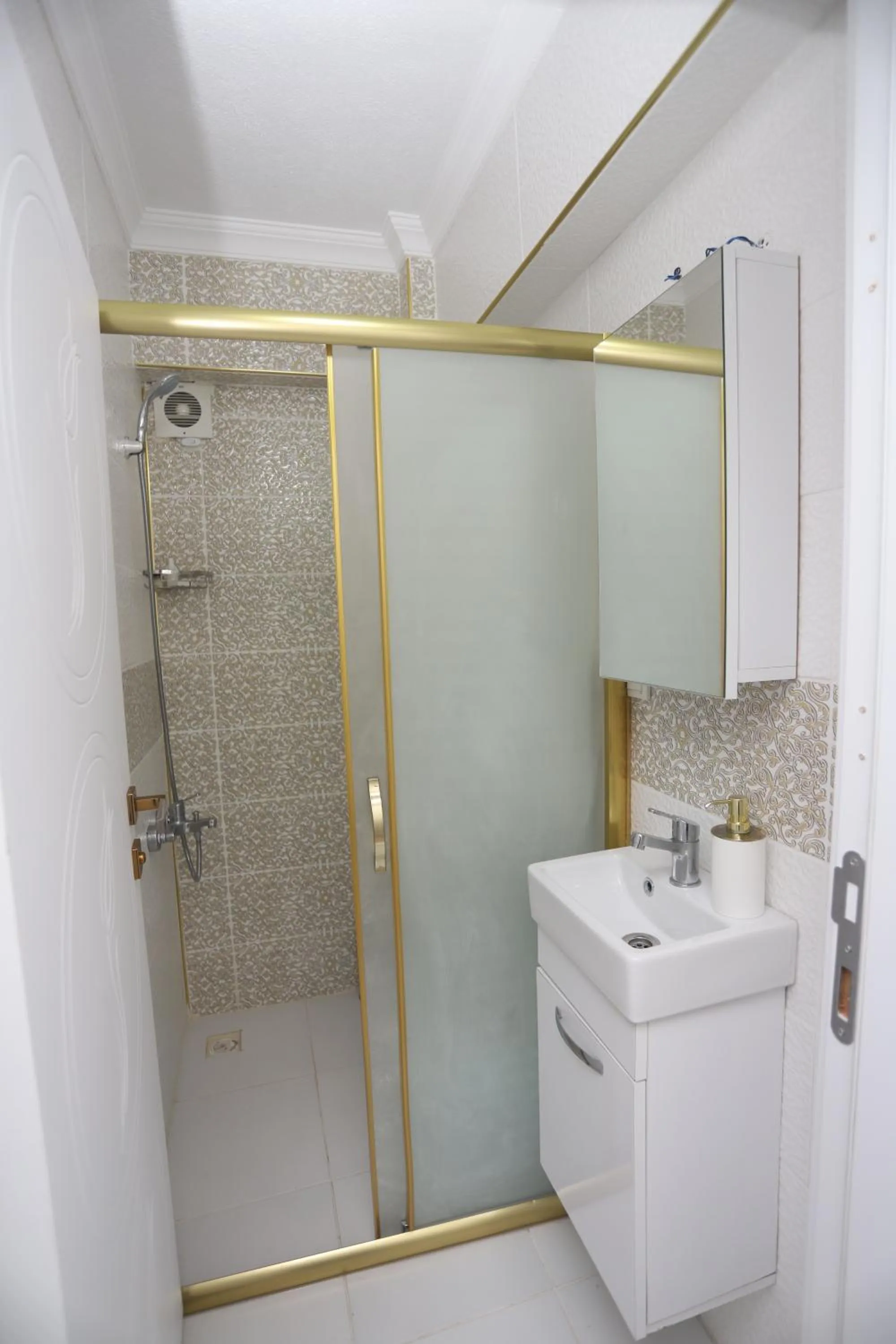 Shower in Altınkum Otel Karasu