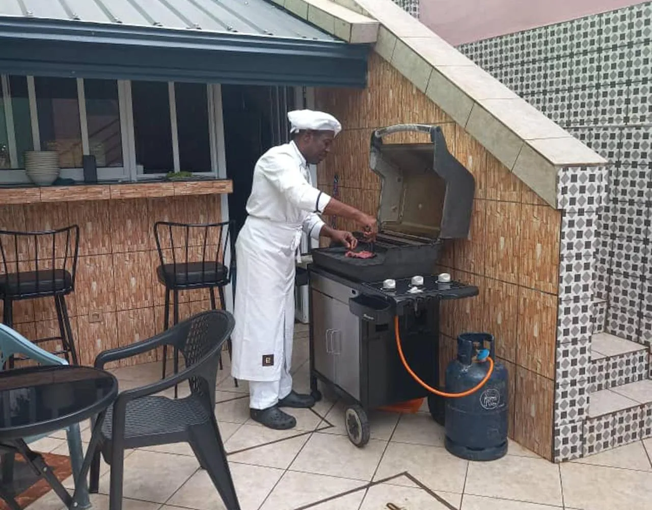 BBQ facilities in Hôtel The Place