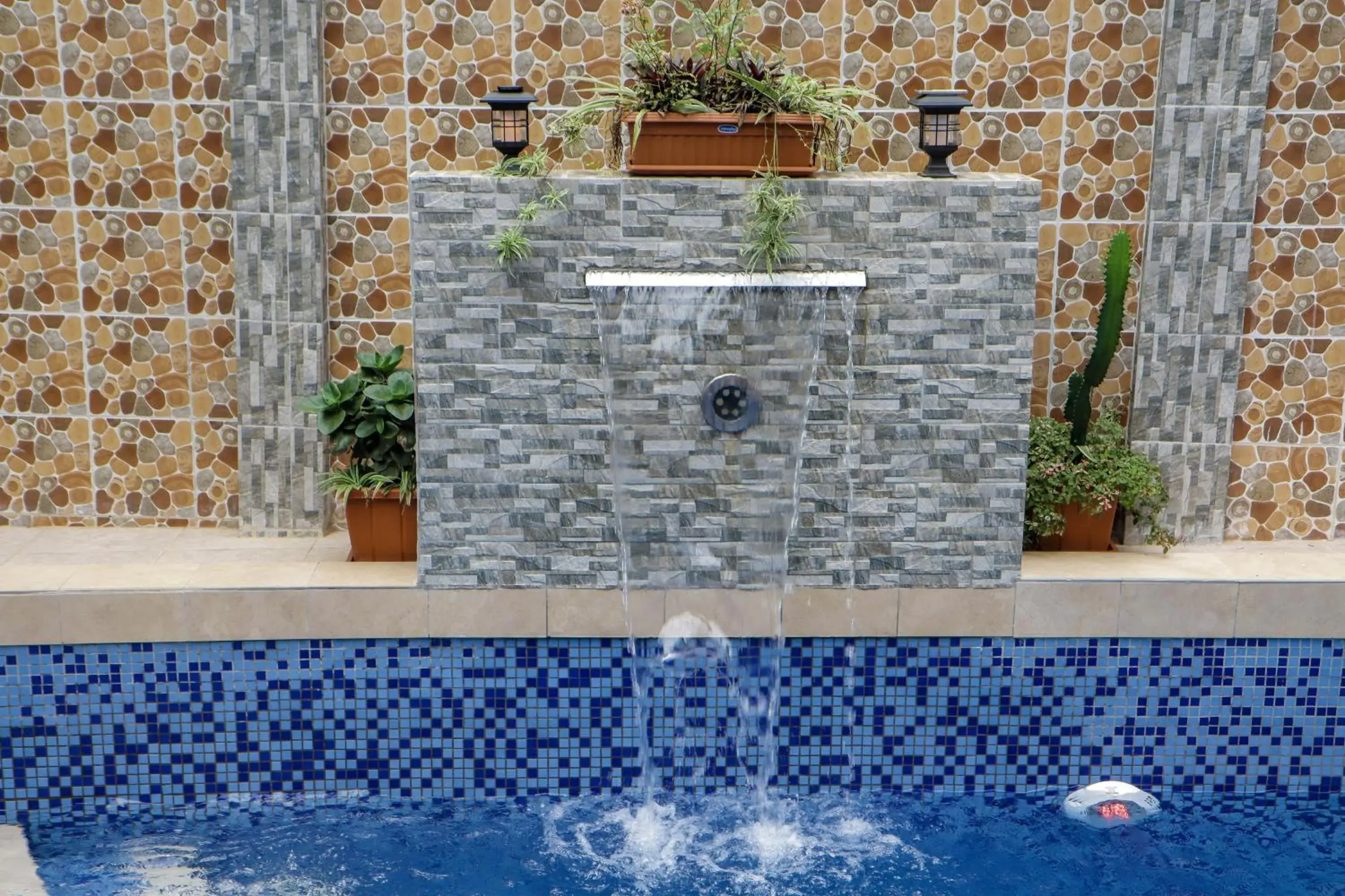 Swimming pool in Hôtel The Place Swimming pool in Hôtel The Place