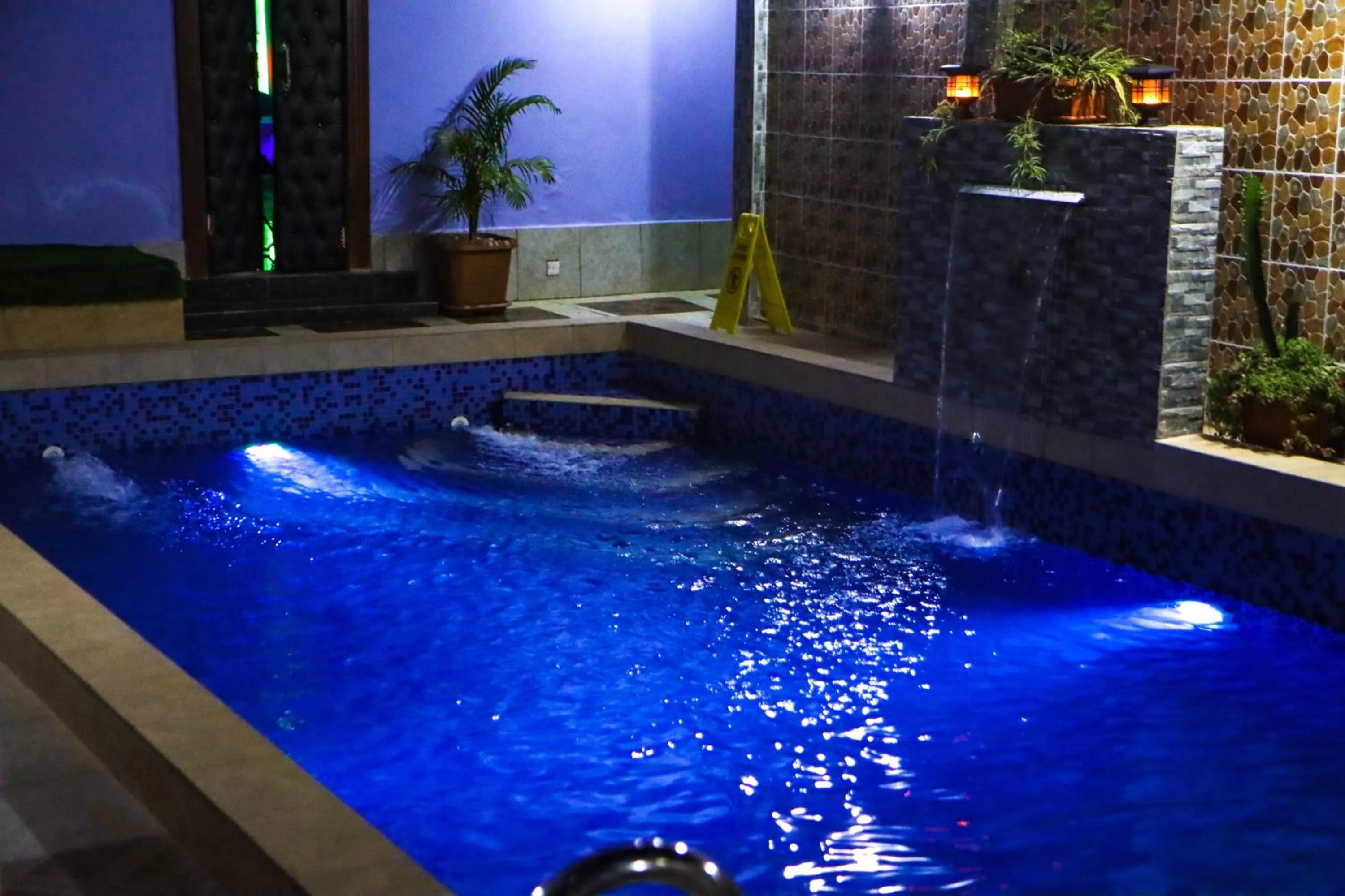 Swimming pool in Hôtel The Place