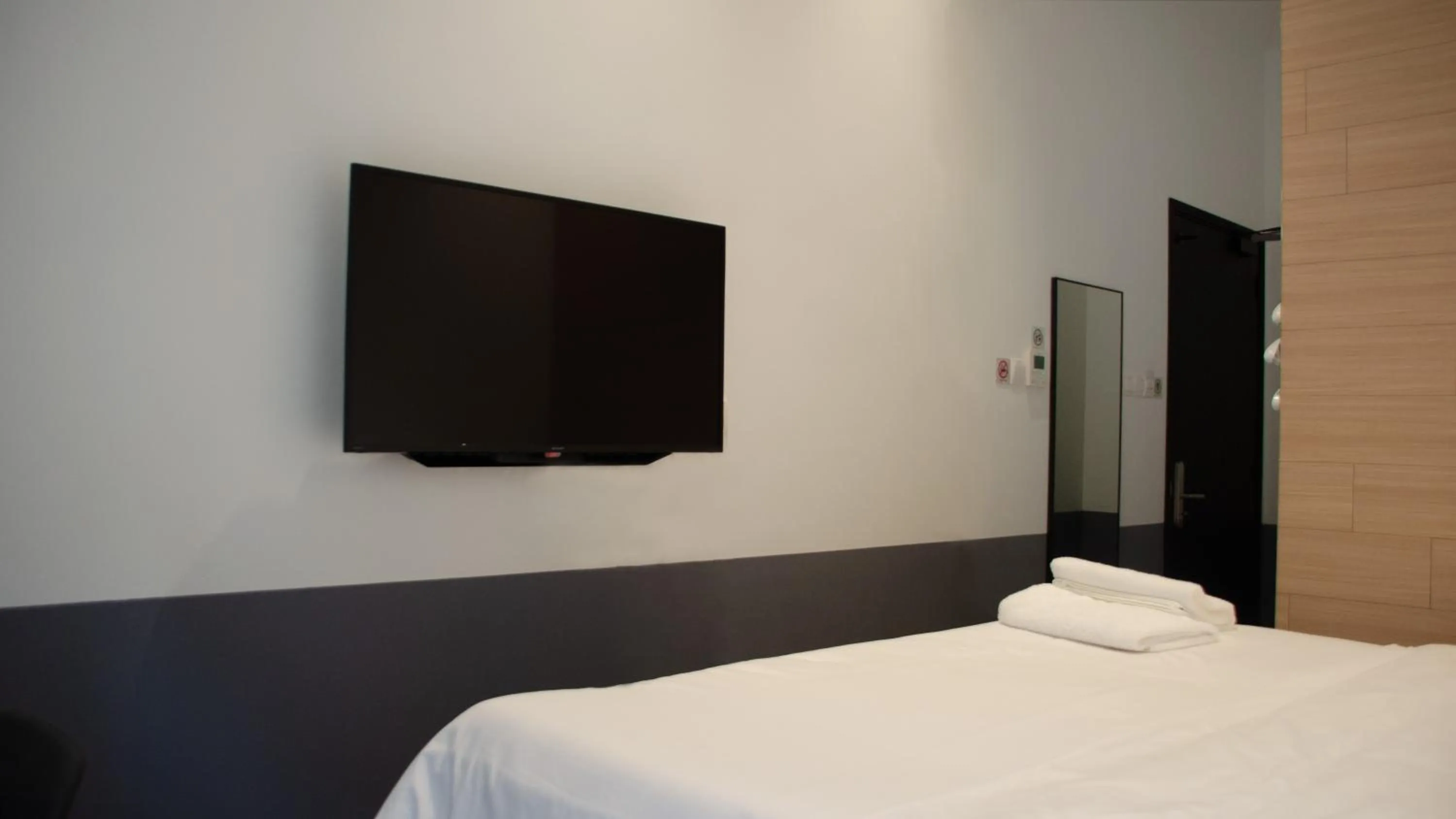 Bedroom, Bed in VicHaus Serviced Apartment