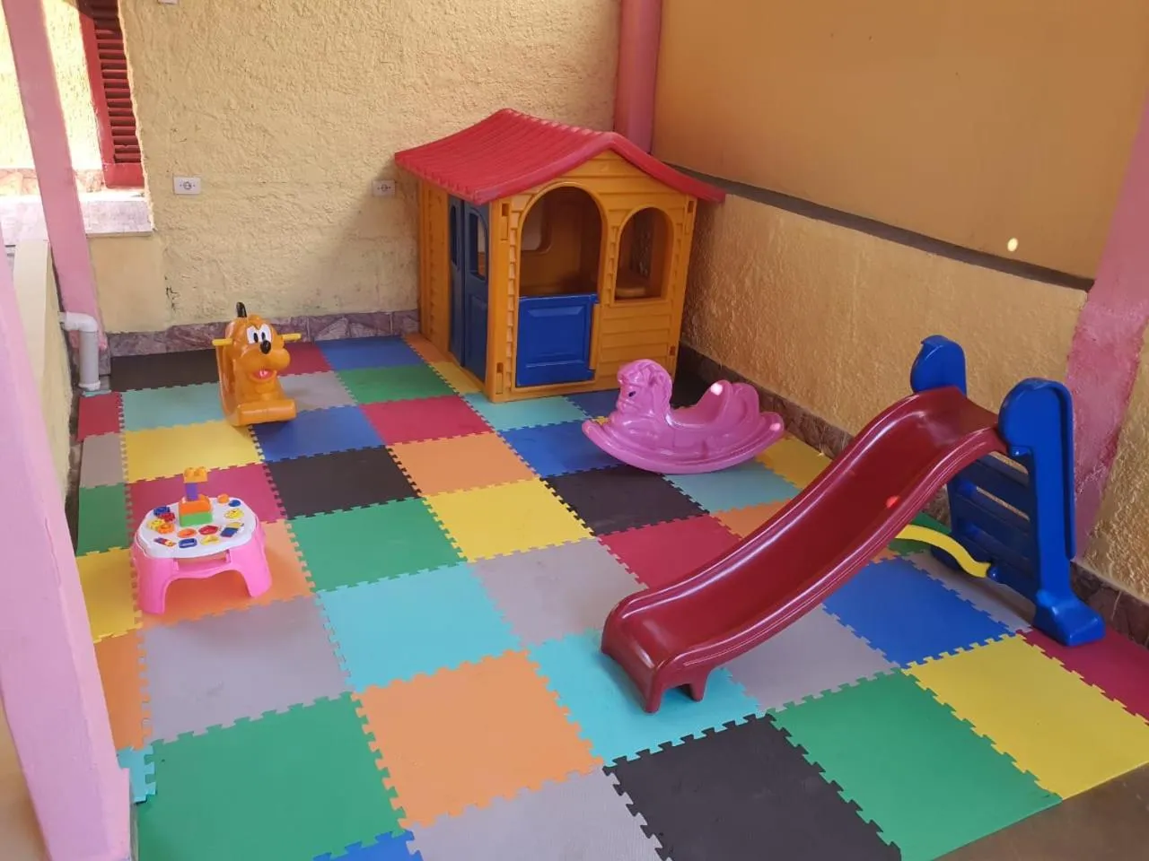 Children play ground in Pousada Gaivotas de Maranduba