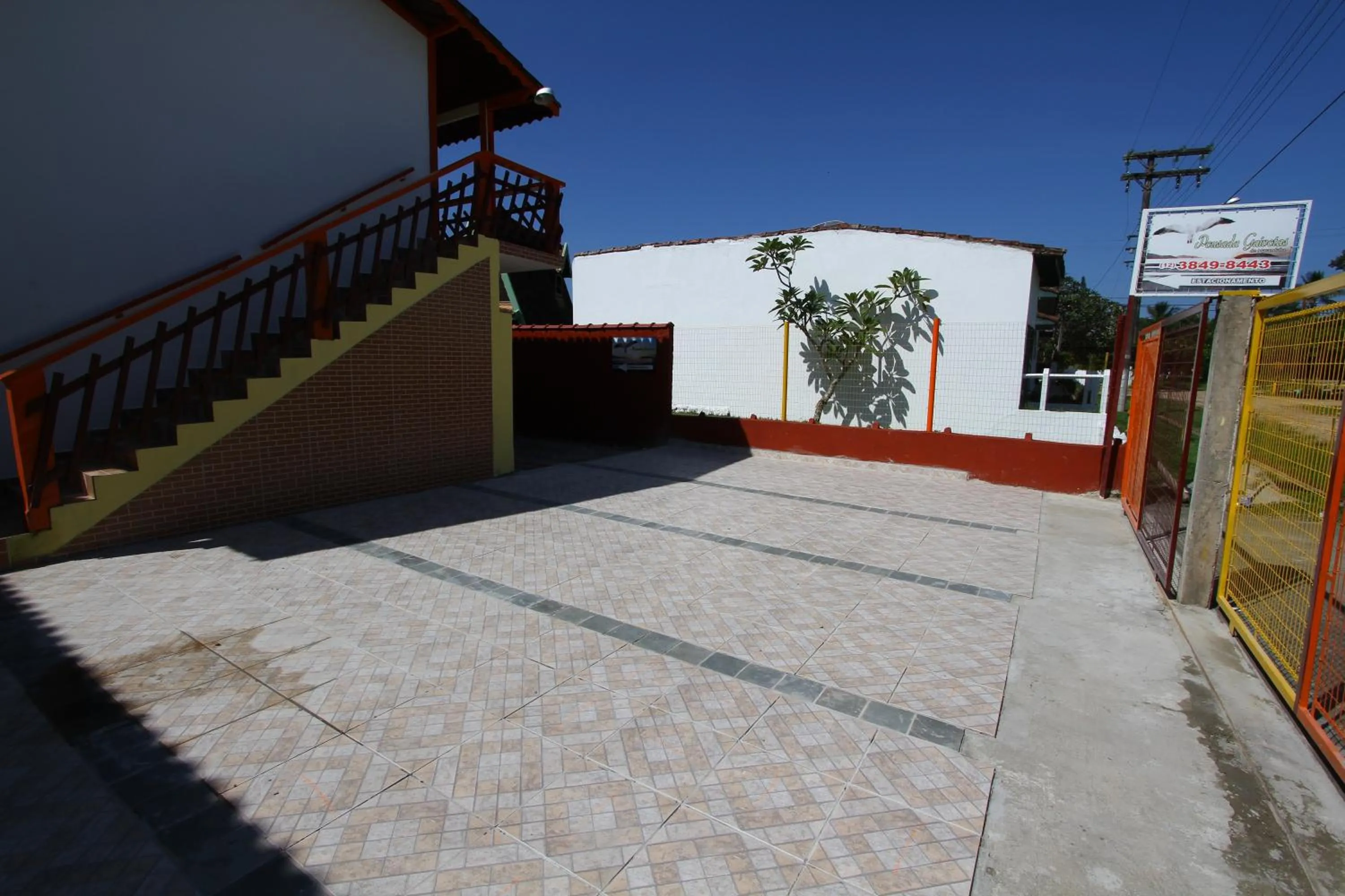 Parking in Pousada Gaivotas de Maranduba