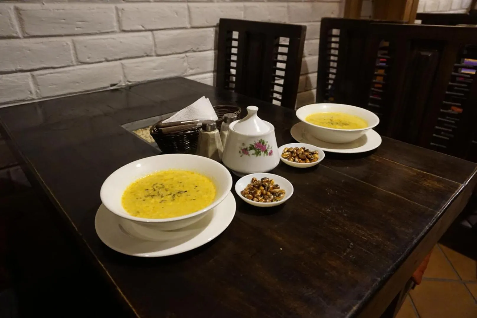 Restaurant/places to eat in Chuza Longa Home