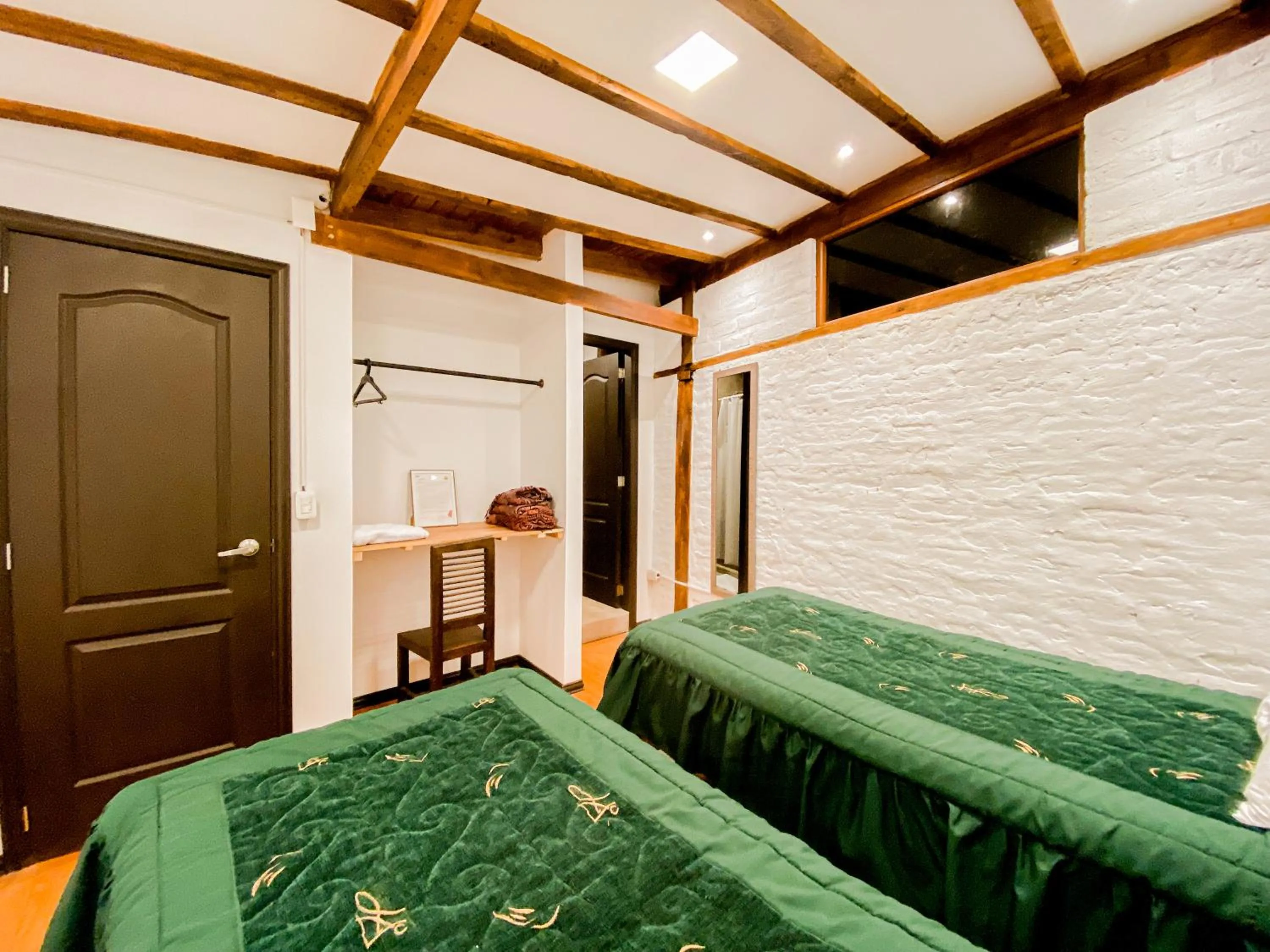 Photo of the whole room, Bed in Chuza Longa Home