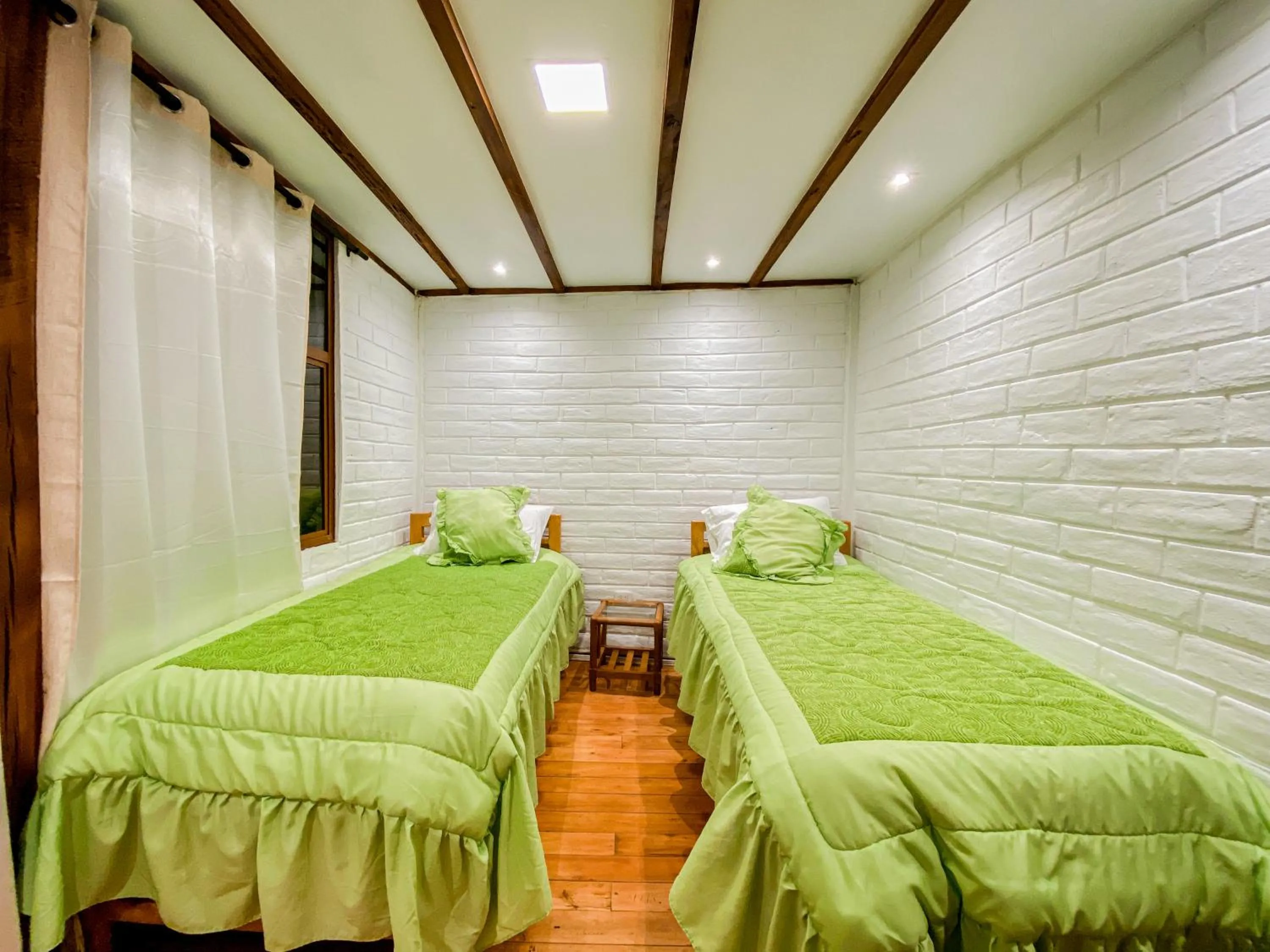 Photo of the whole room, Bed in Chuza Longa Home