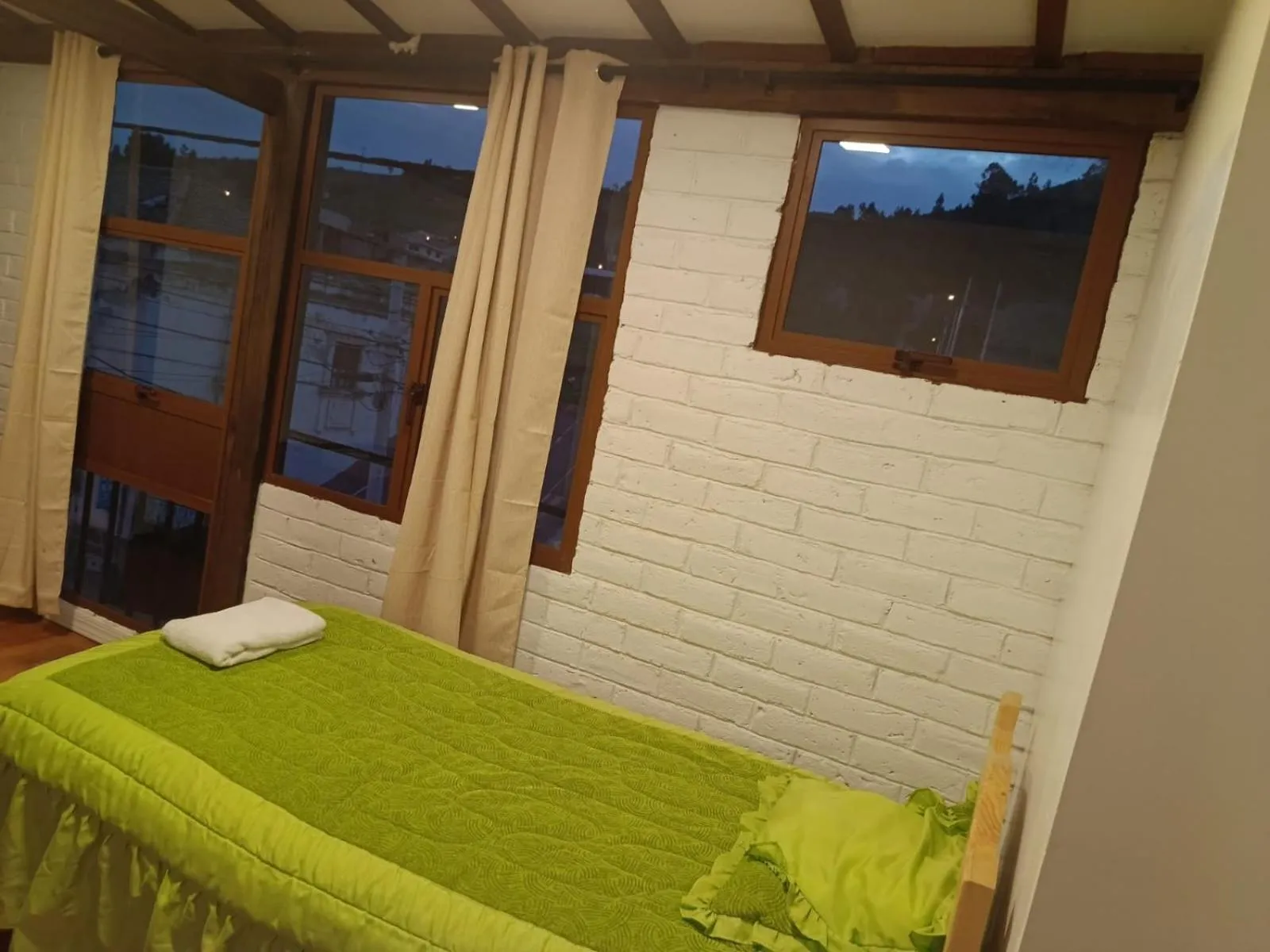 Photo of the whole room, Bed in Chuza Longa Home