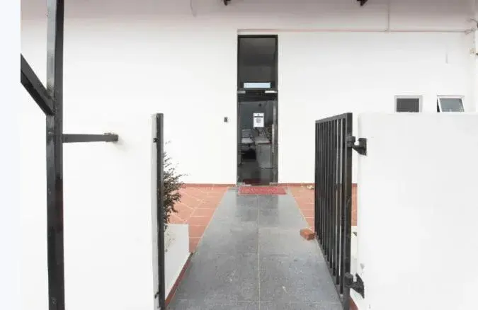 Parking in Hotel EzzyHome Kebun Teh Parking in Hotel EzzyHome Kebun Teh