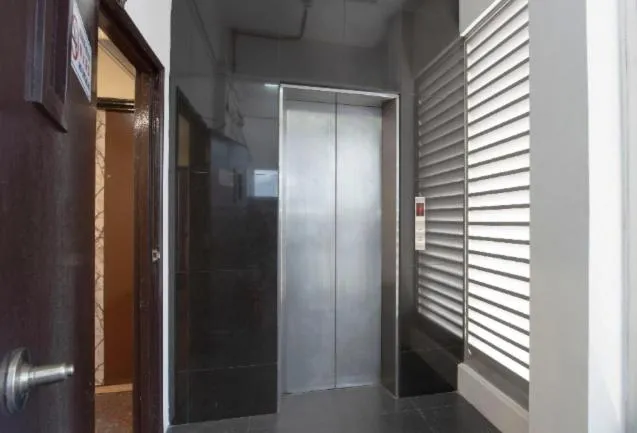 elevator in Hotel EzzyHome Kebun Teh