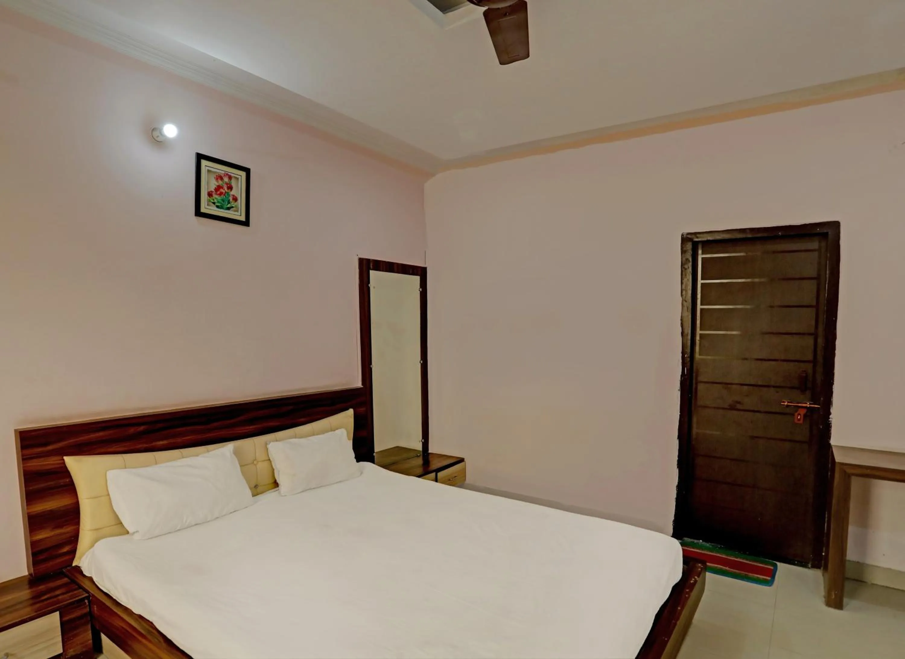 Bedroom, Bed in OYO Himanshi Palace