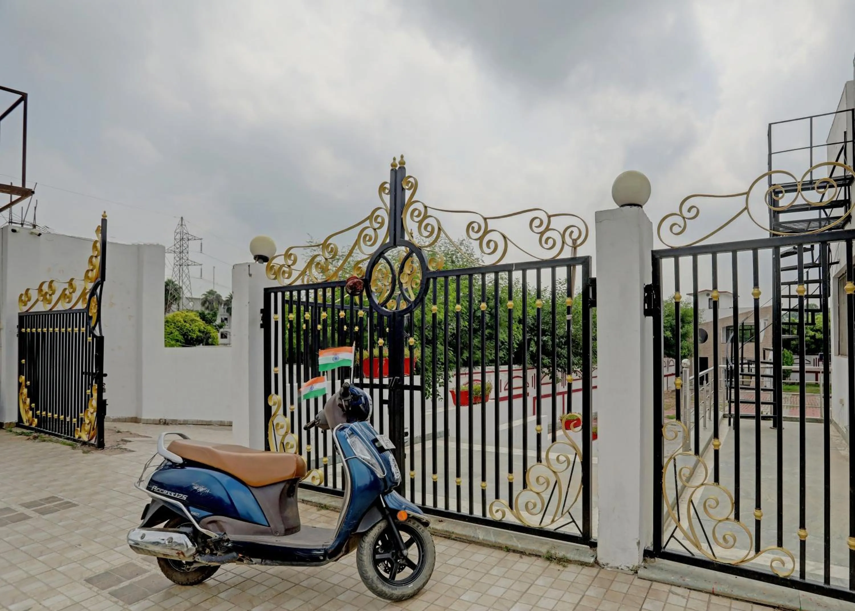 Facade/entrance in OYO Himanshi Palace