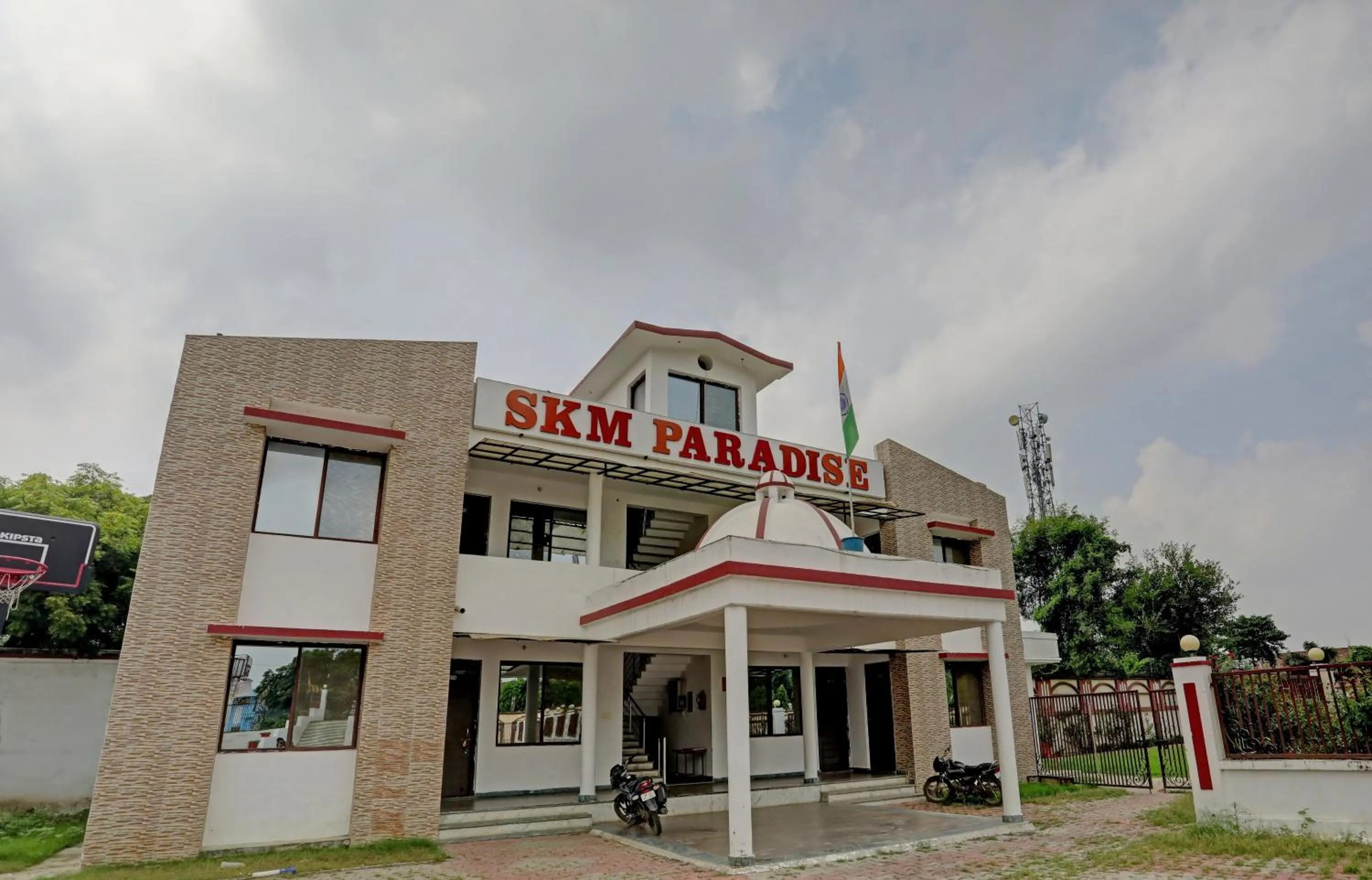 Facade/entrance, Property Building in OYO Himanshi Palace