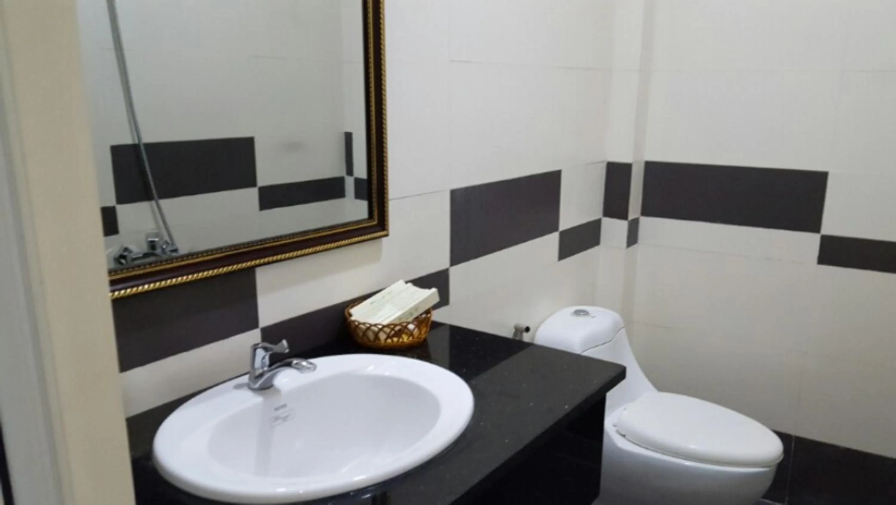 Bathroom in Hương Toàn 2 Hotel