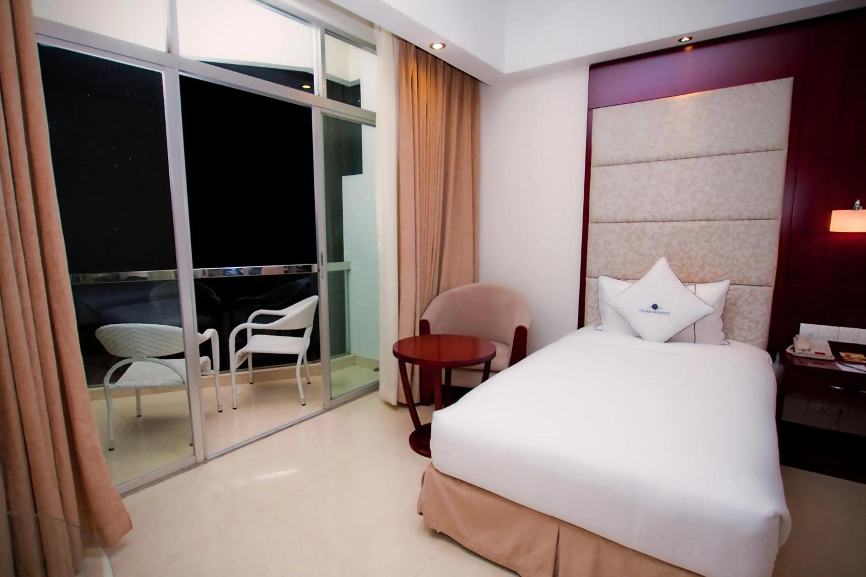 Bed in Ocean Paradise Hotel and Resort