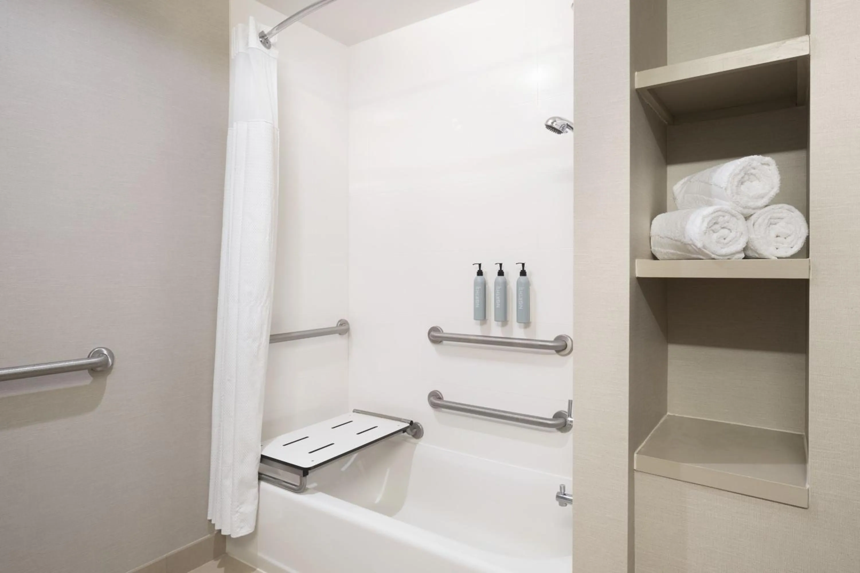 Bathroom in Courtyard by Marriott Los Angeles L.A. LIVE