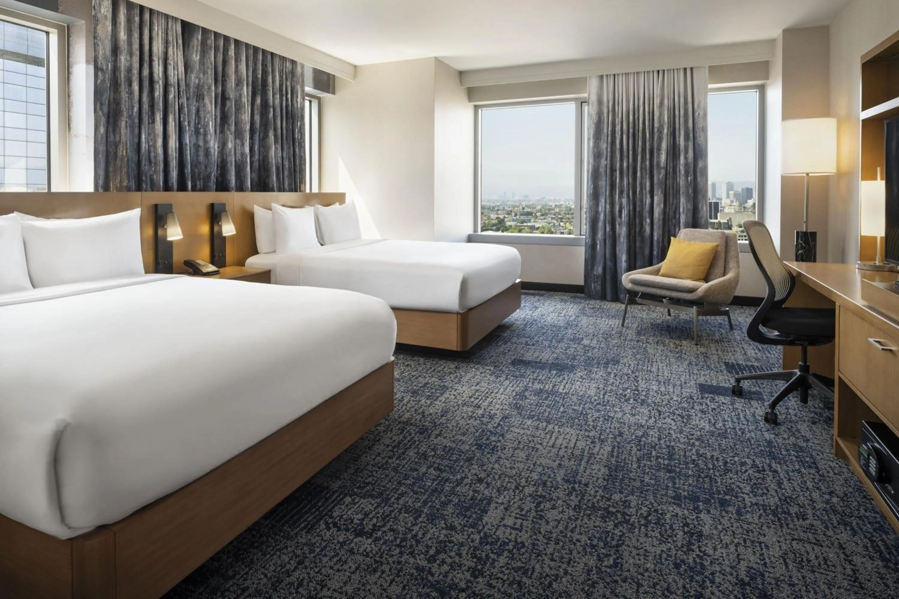 Photo of the whole room, Bed in Courtyard by Marriott Los Angeles L.A. LIVE