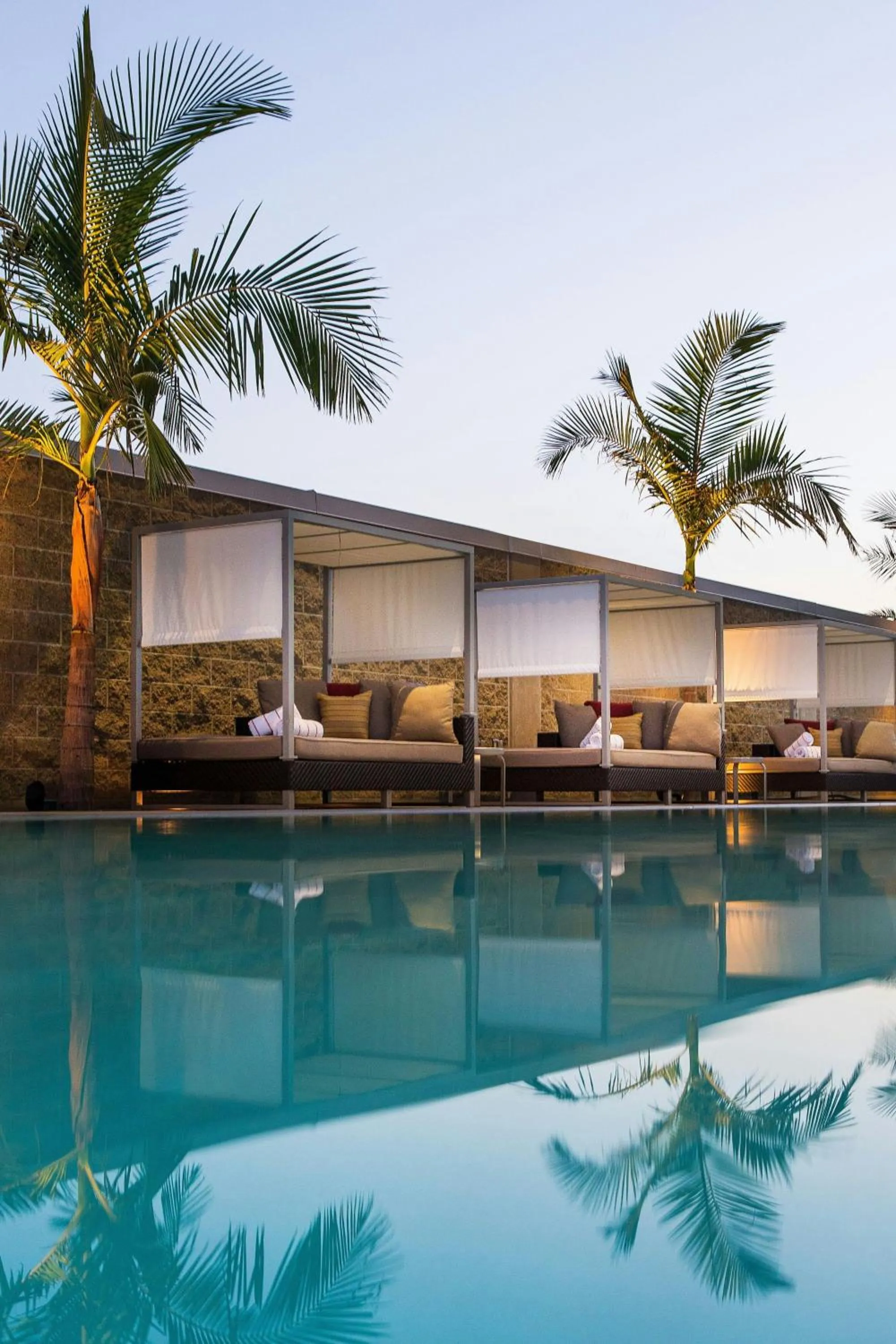 Swimming pool in Courtyard by Marriott Los Angeles L.A. LIVE