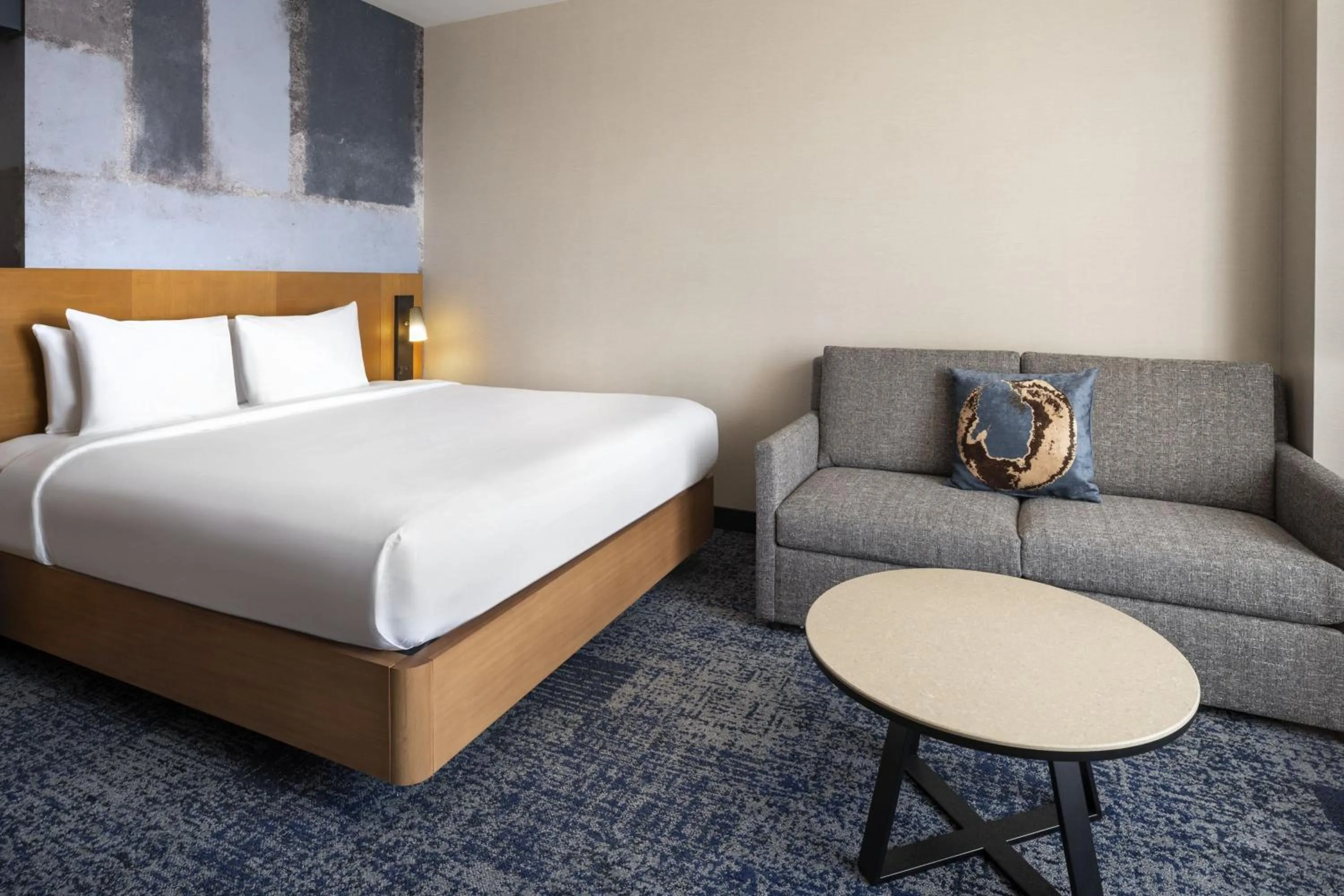 Photo of the whole room, Bed in Courtyard by Marriott Los Angeles L.A. LIVE