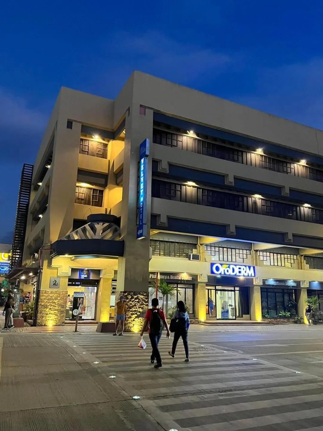 Blue Velvet Hotel -CM Recto