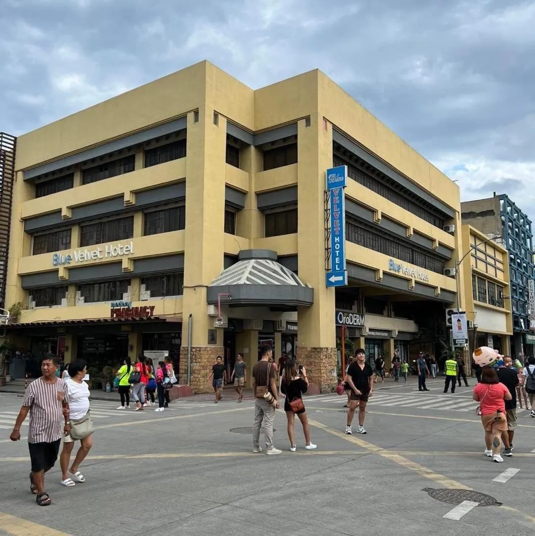 Blue Velvet Hotel -CM Recto