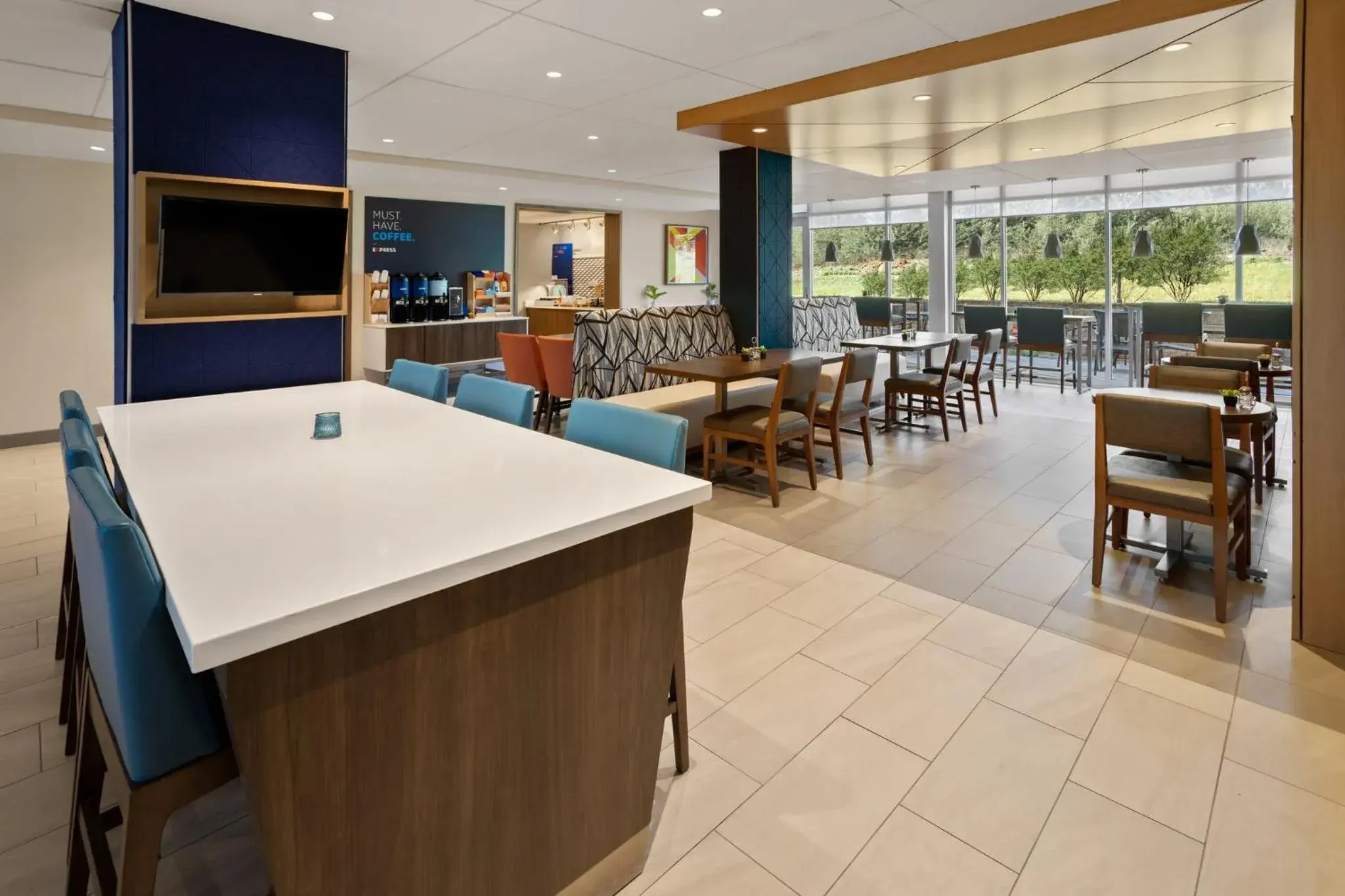 Breakfast in Holiday Inn Express & Suites Waynesboro East Breakfast in Holiday Inn Express & Suites Waynesboro East