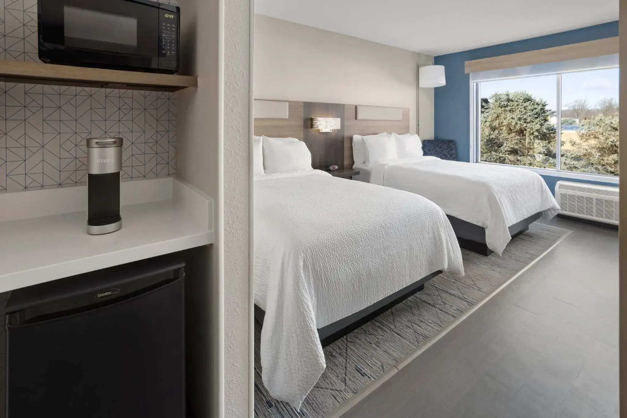 Standard Room with Two Queen Beds in Holiday Inn Express & Suites Waynesboro East Standard Room with Two Queen Beds in Holiday Inn Express & Suites Waynesboro East