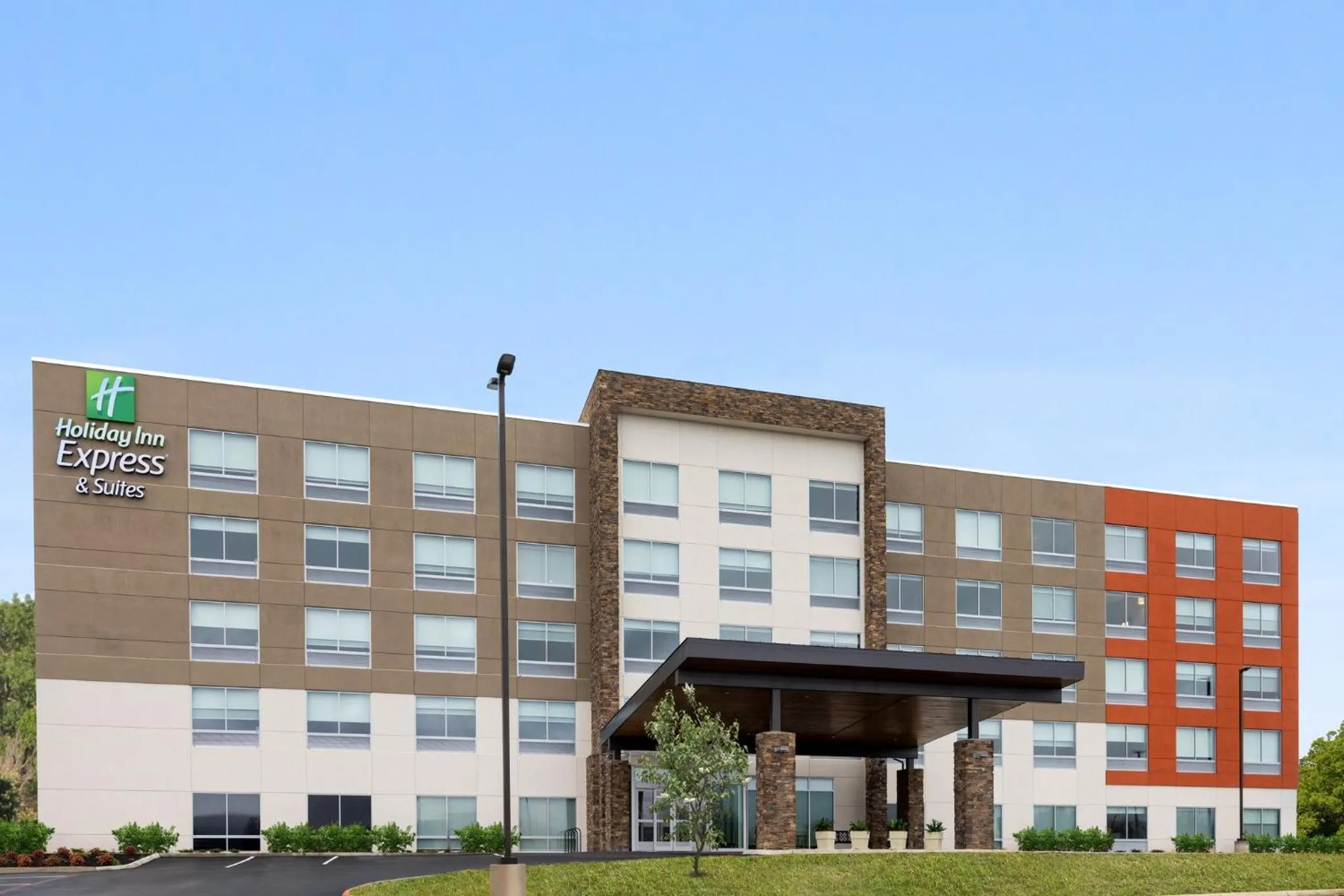 Property building in Holiday Inn Express & Suites Waynesboro East