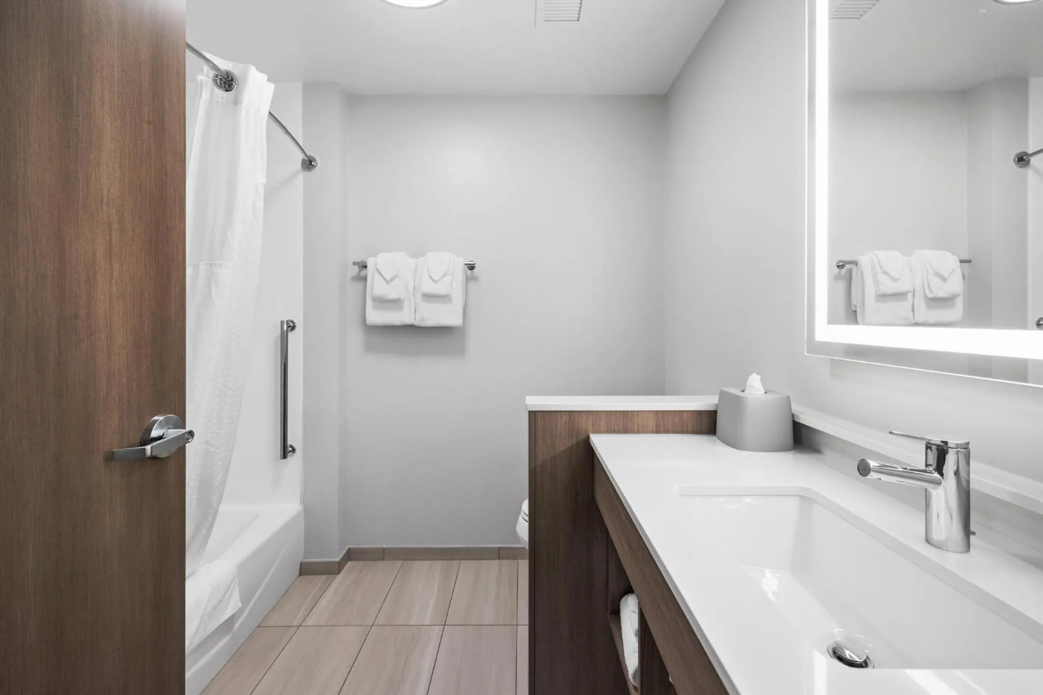 Bathroom in Holiday Inn Express & Suites Marinette