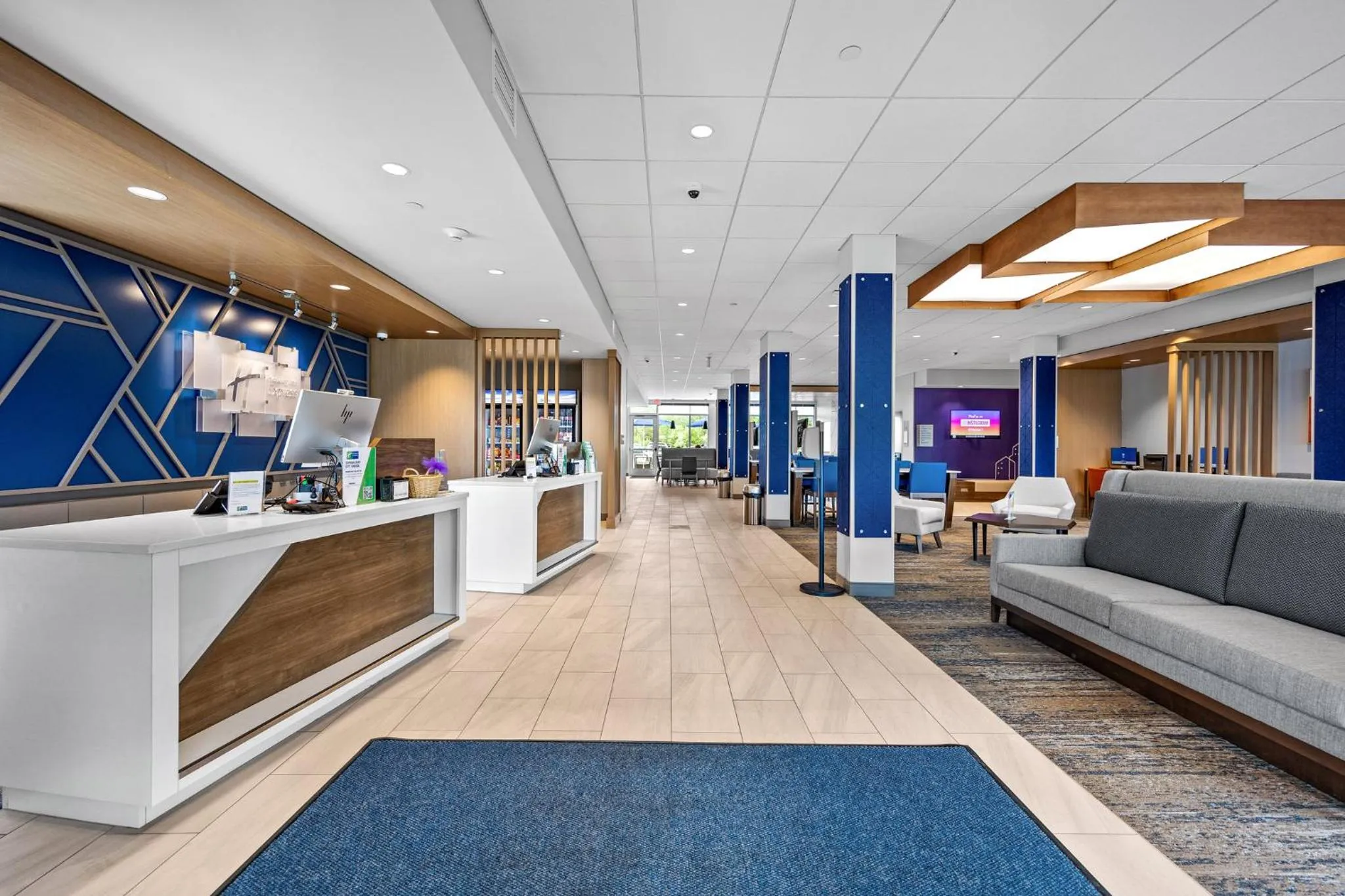 Property building in Holiday Inn Express & Suites Marinette