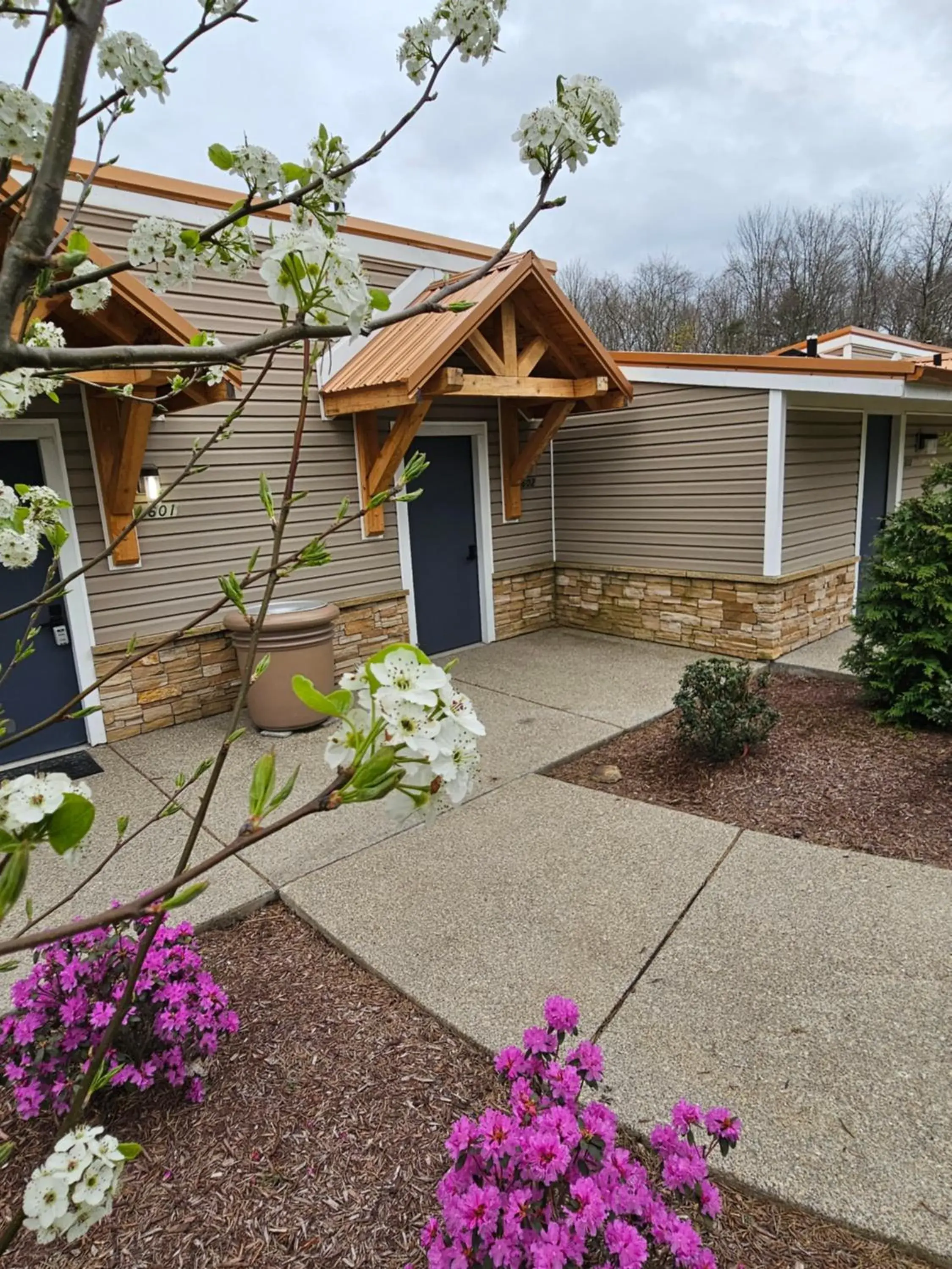 Property building in Lodge at Chalk Hill Property building in Lodge at Chalk Hill