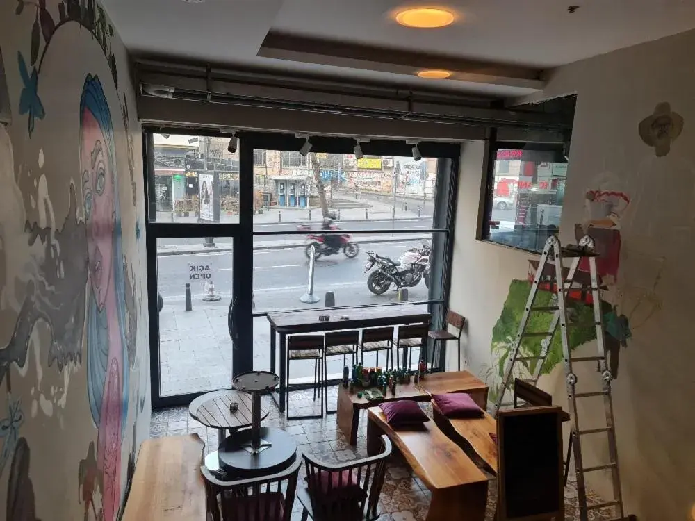 Restaurant/places to eat in Derpa Suite Hotel Restaurant/places to eat in Derpa Suite Hotel