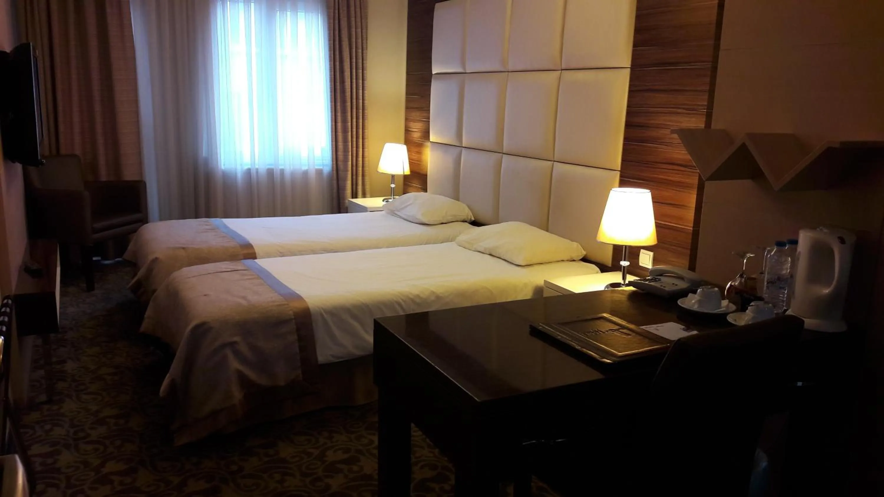 Bed in Derpa Suite Hotel