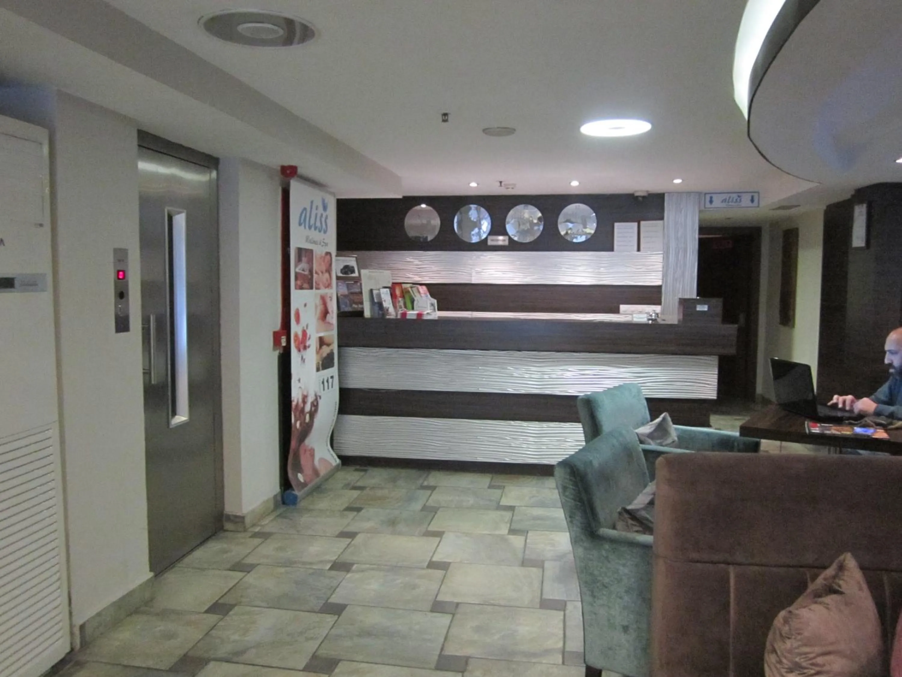 Bed in Derpa Suite Hotel