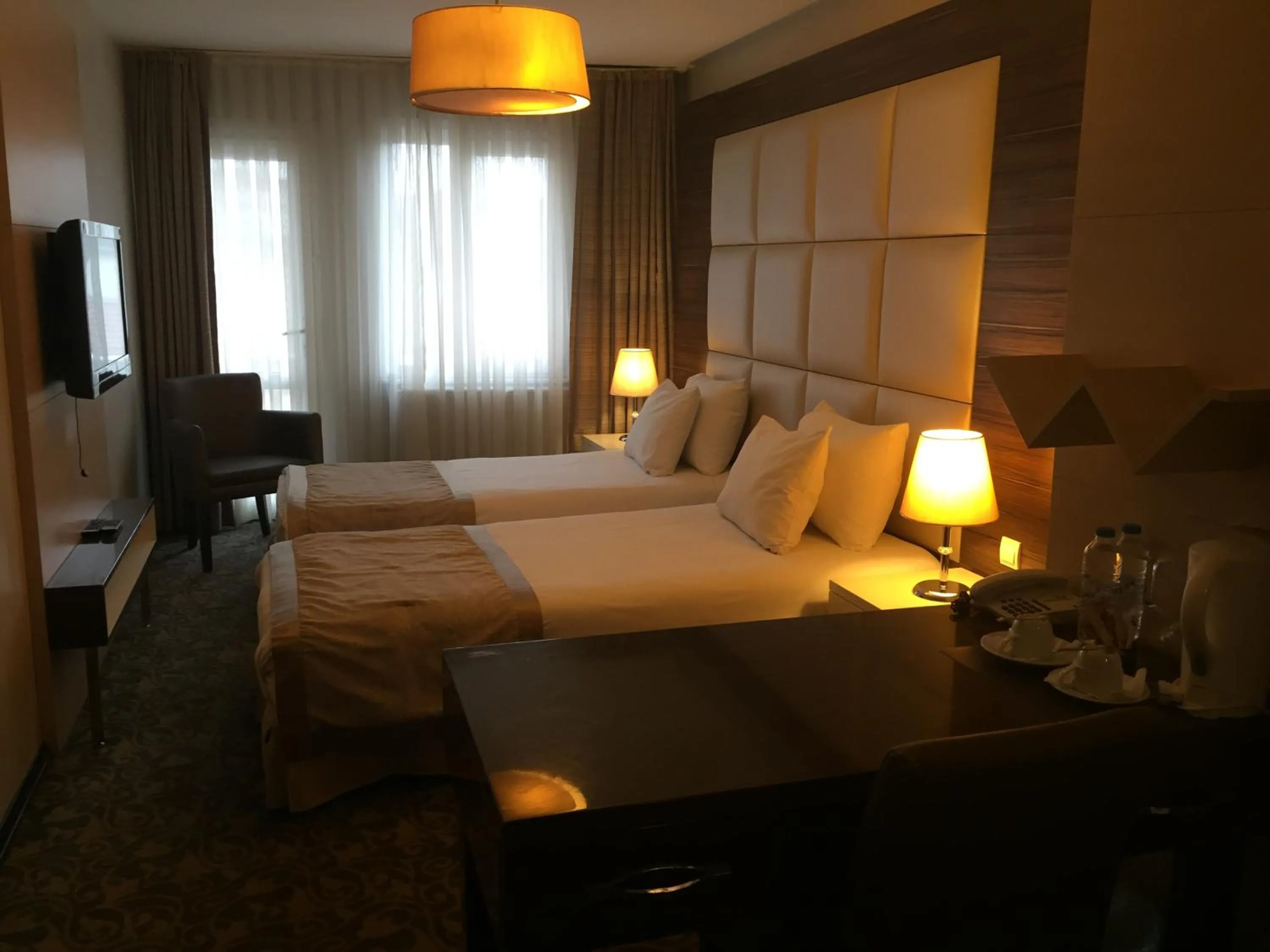 Bed in Derpa Suite Hotel