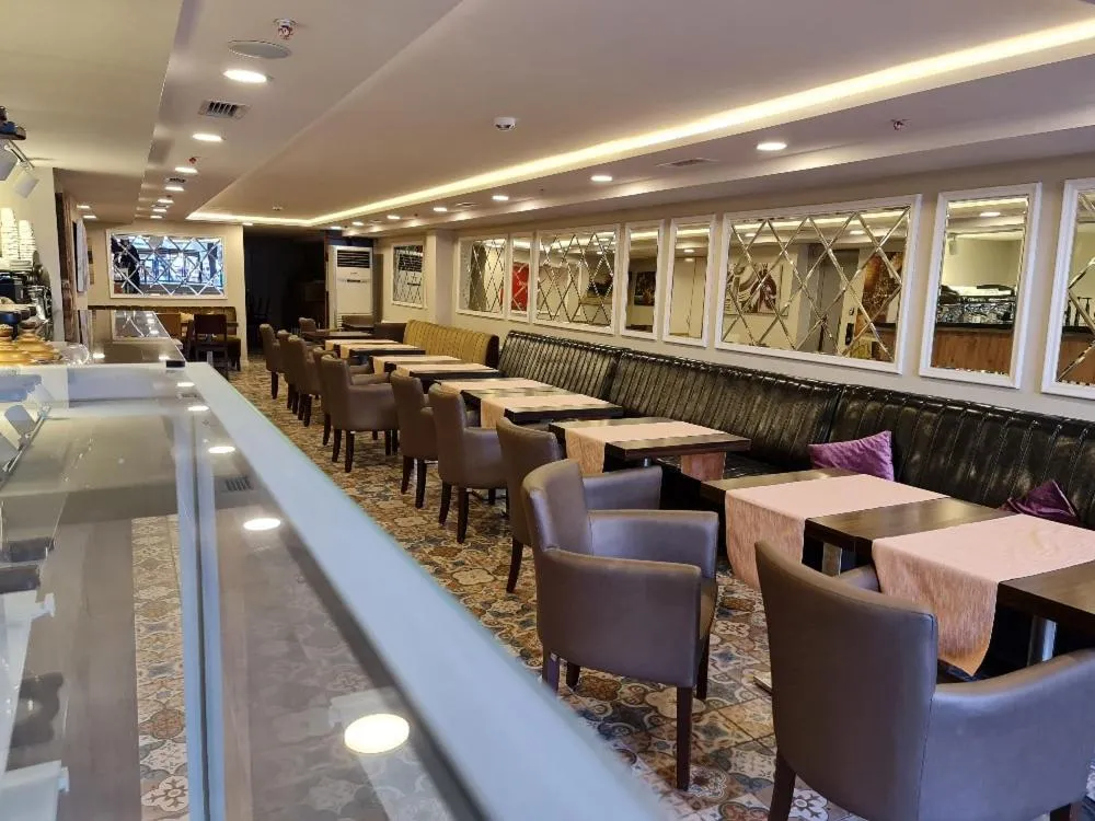 Restaurant/places to eat in Derpa Suite Hotel